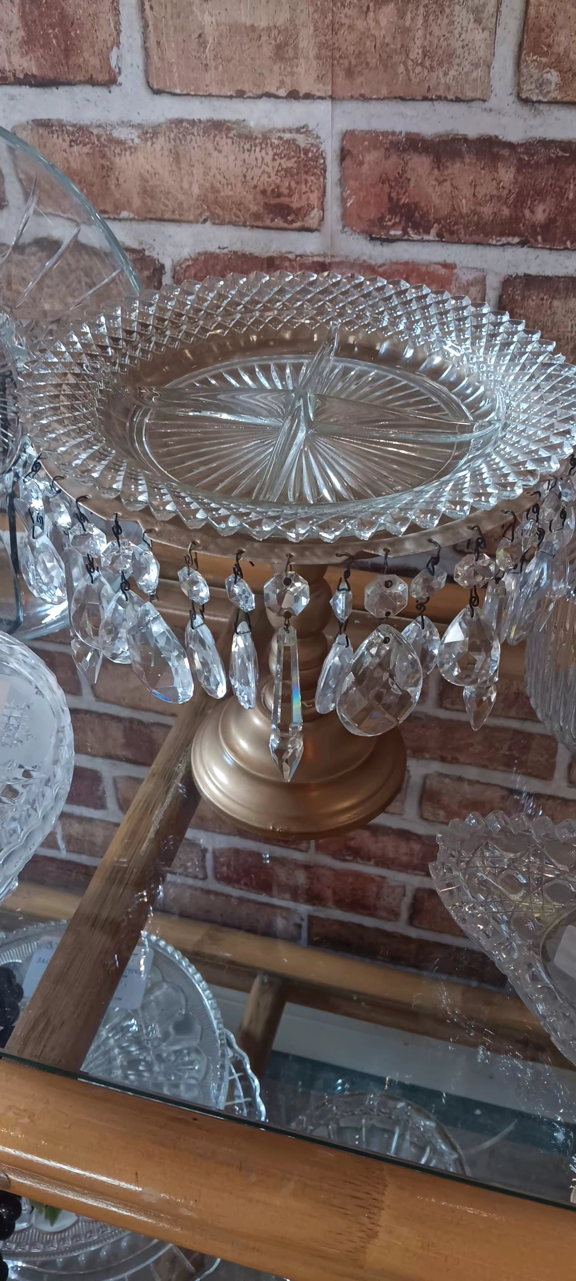 Gld Pedestal Prisms