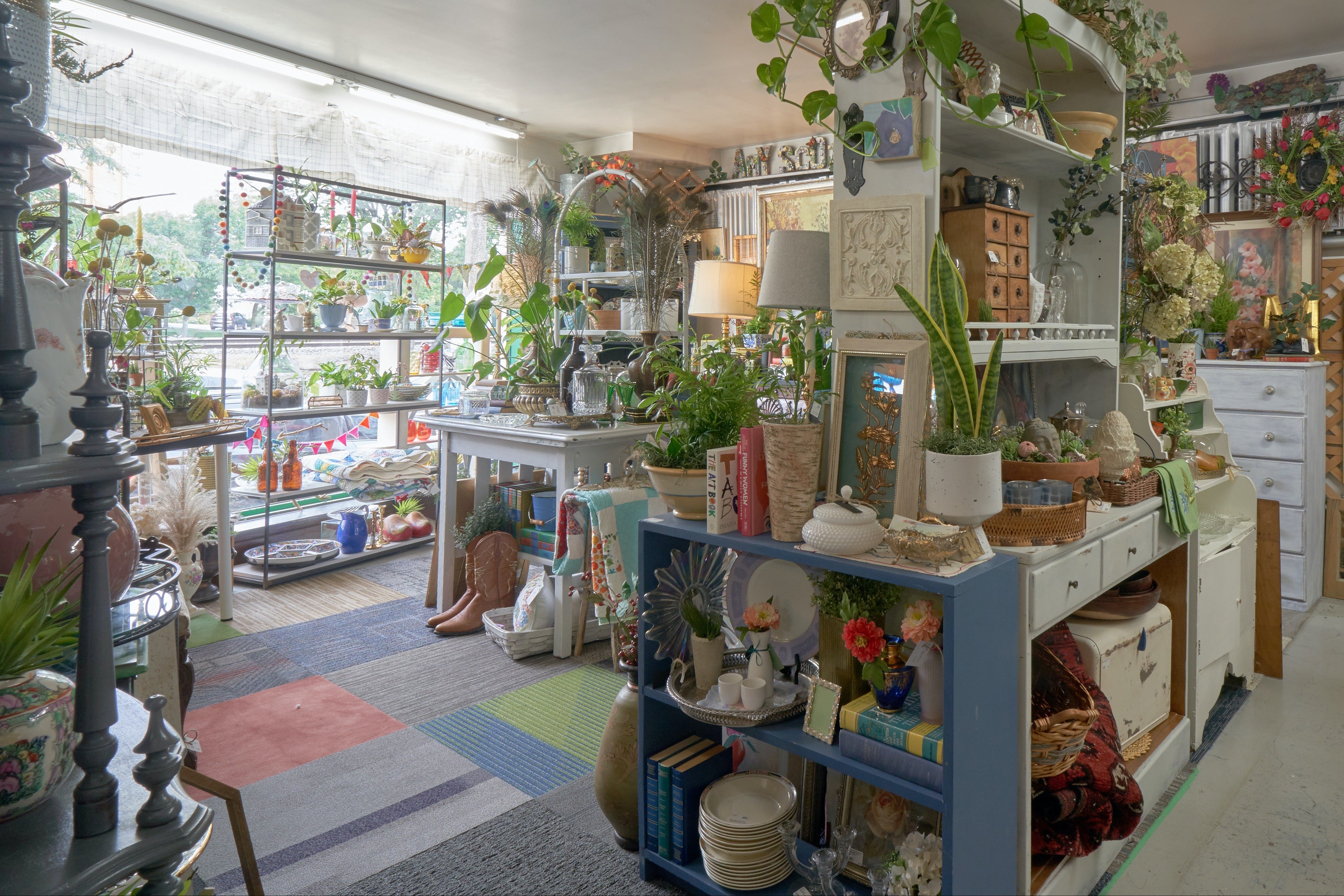 Jackson Square Collective — curated multi-vendor marketplace in La Grange Park, IL featuring vintage, boutique, home décor, antiques, and gifts.