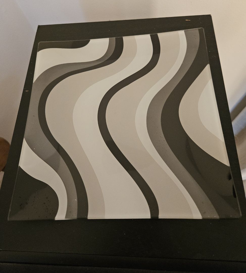 Black_20white_20striped_20plate.jpg