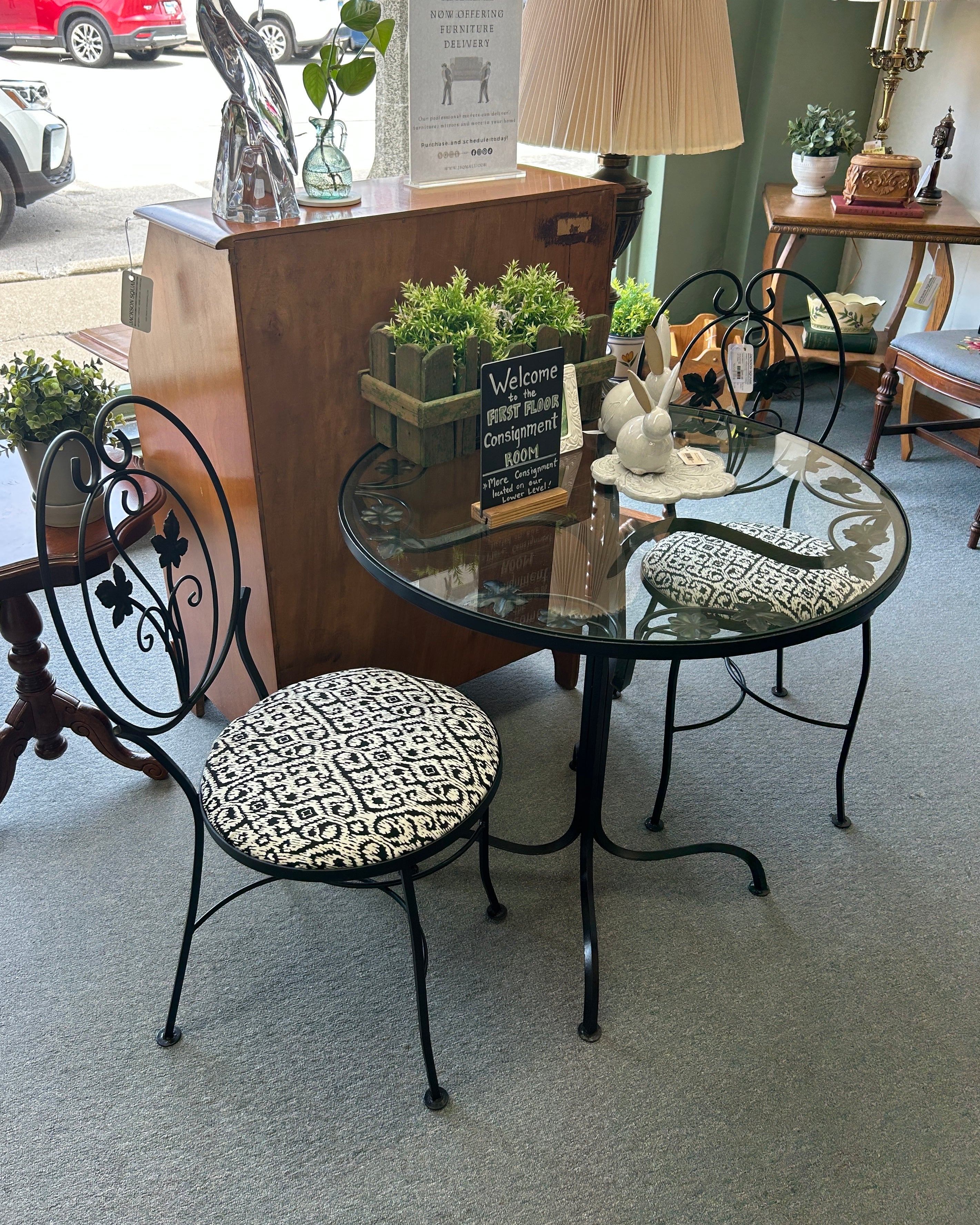 Consignment_Bistro_Table.jpg