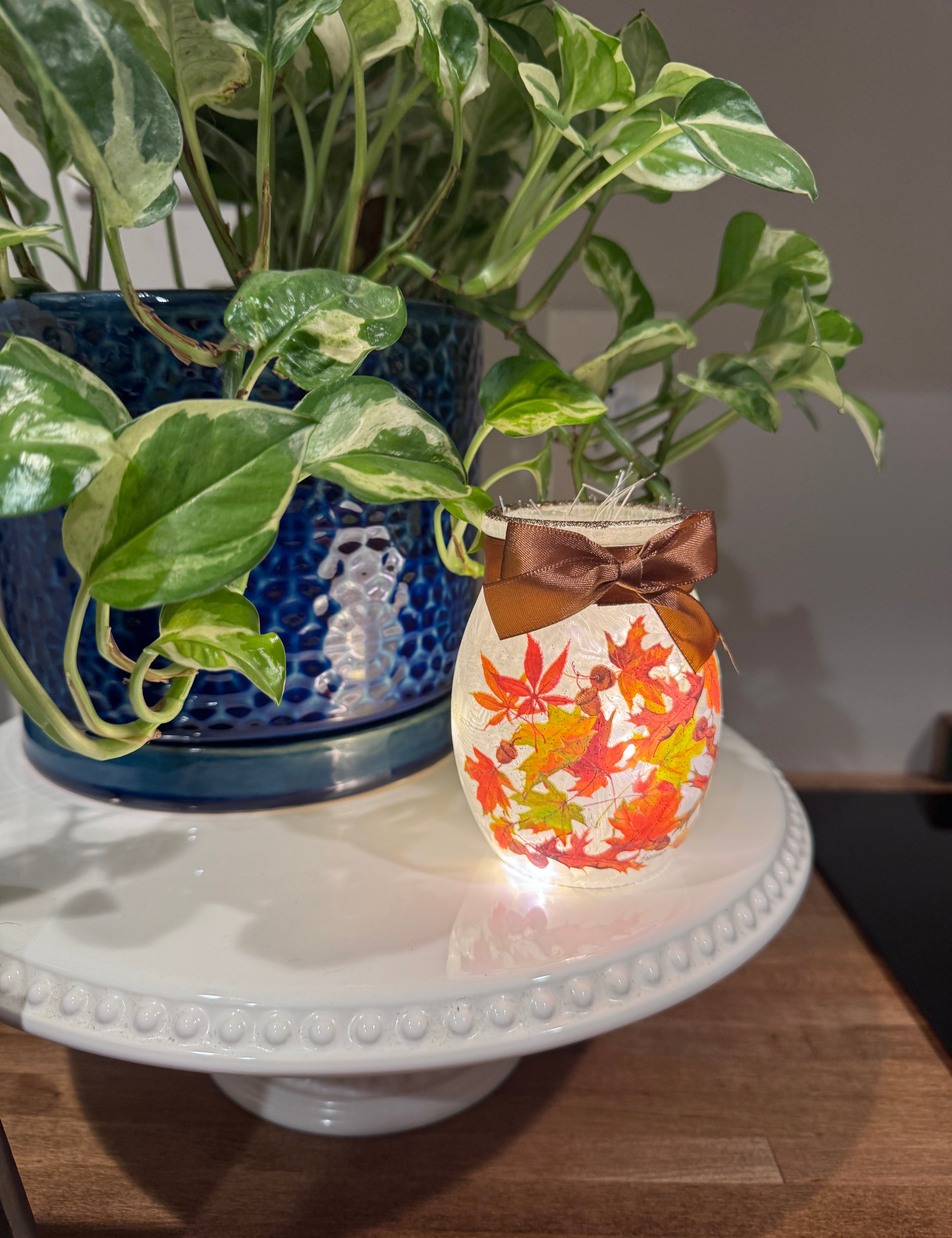 Fall_leaves_light_up_jar_display.jpg