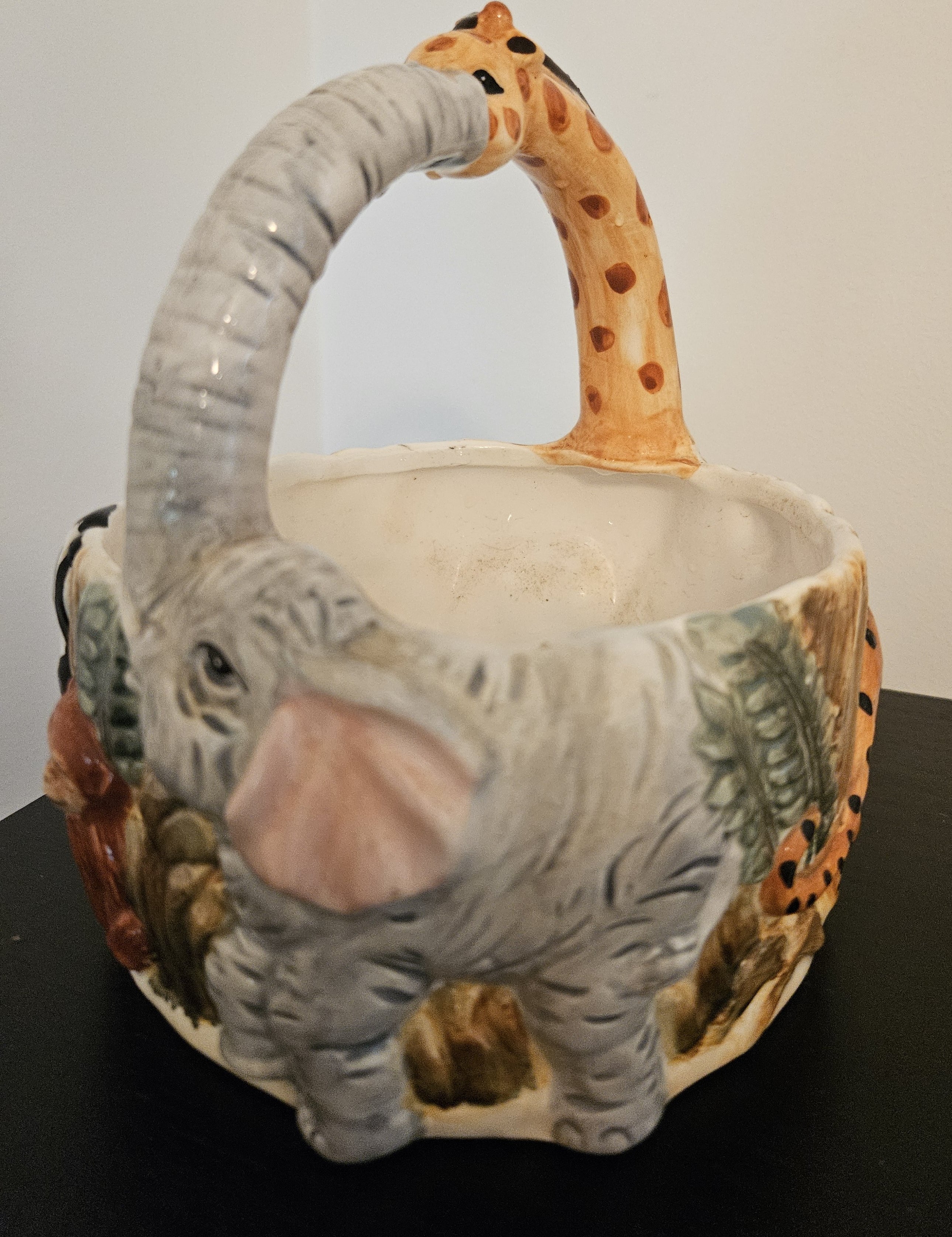 Giraffe_20Elephant_20Planter2.jpg