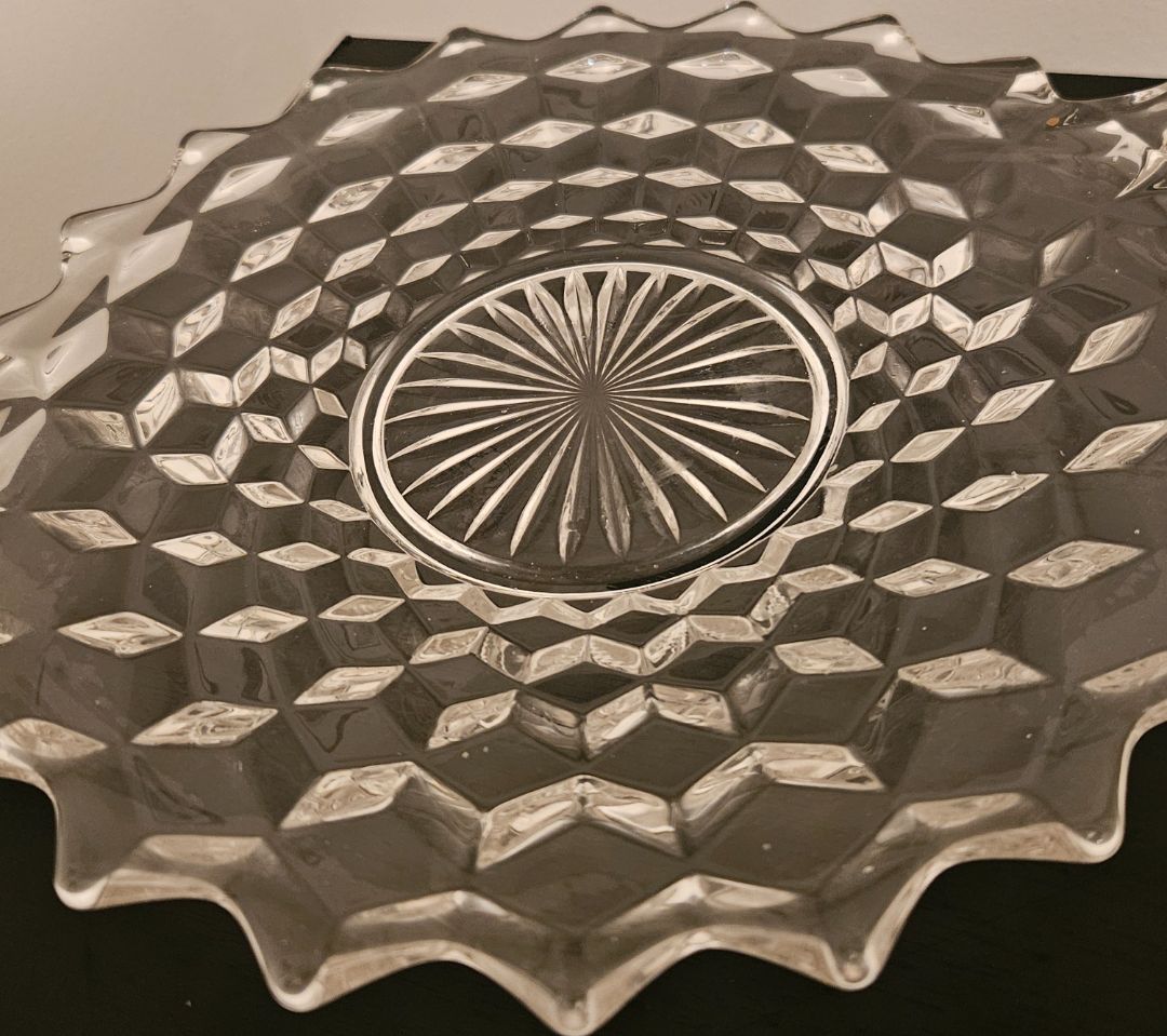 Glass_20plate_20with_20diamonds_20_26_20Handles2.jpg