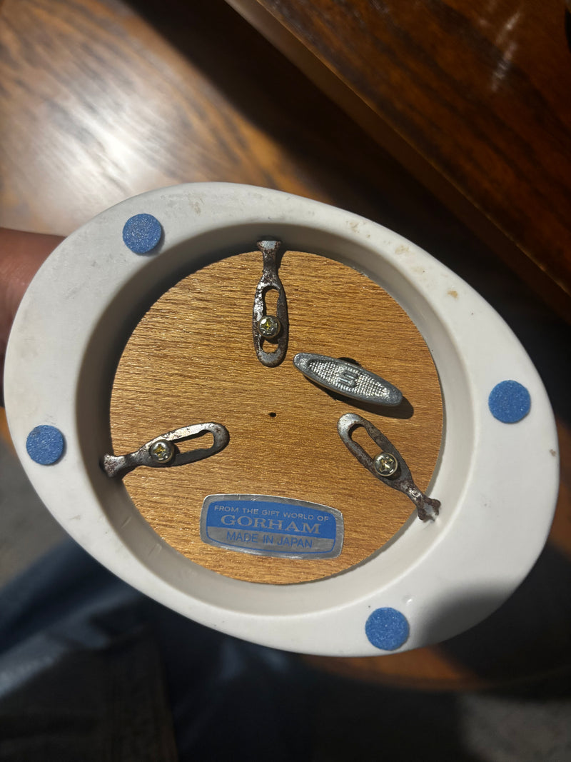 vintage Gorham Porcelain Swan Music Box — alternate view