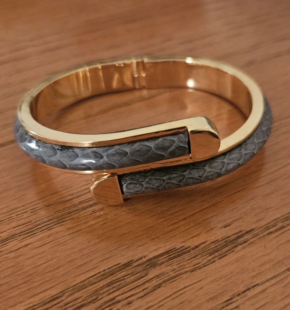 Grey_20Snakeskin_20Bracelet.jpg