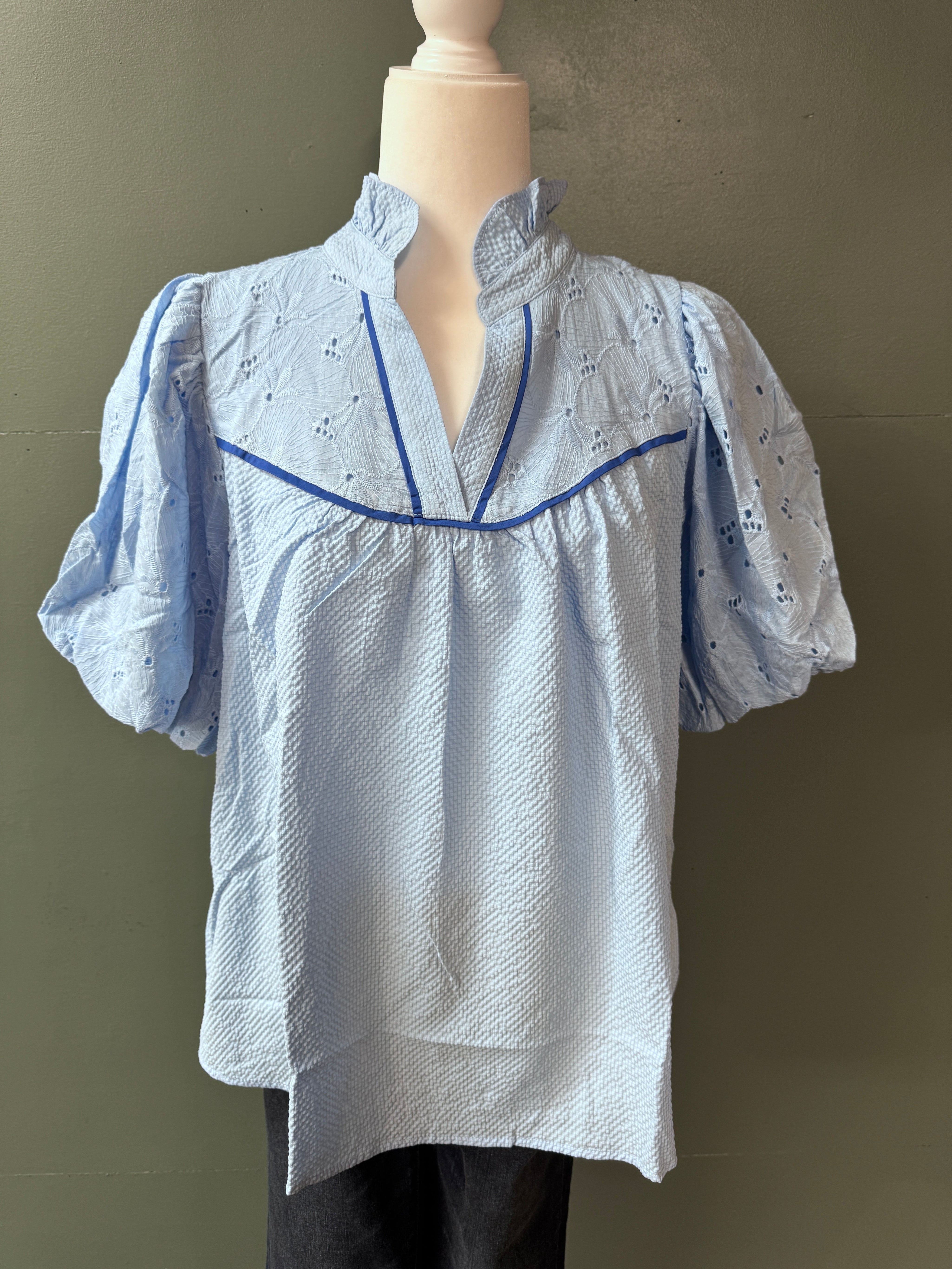Eyelet Puff Sleeve Contrast Trim Top