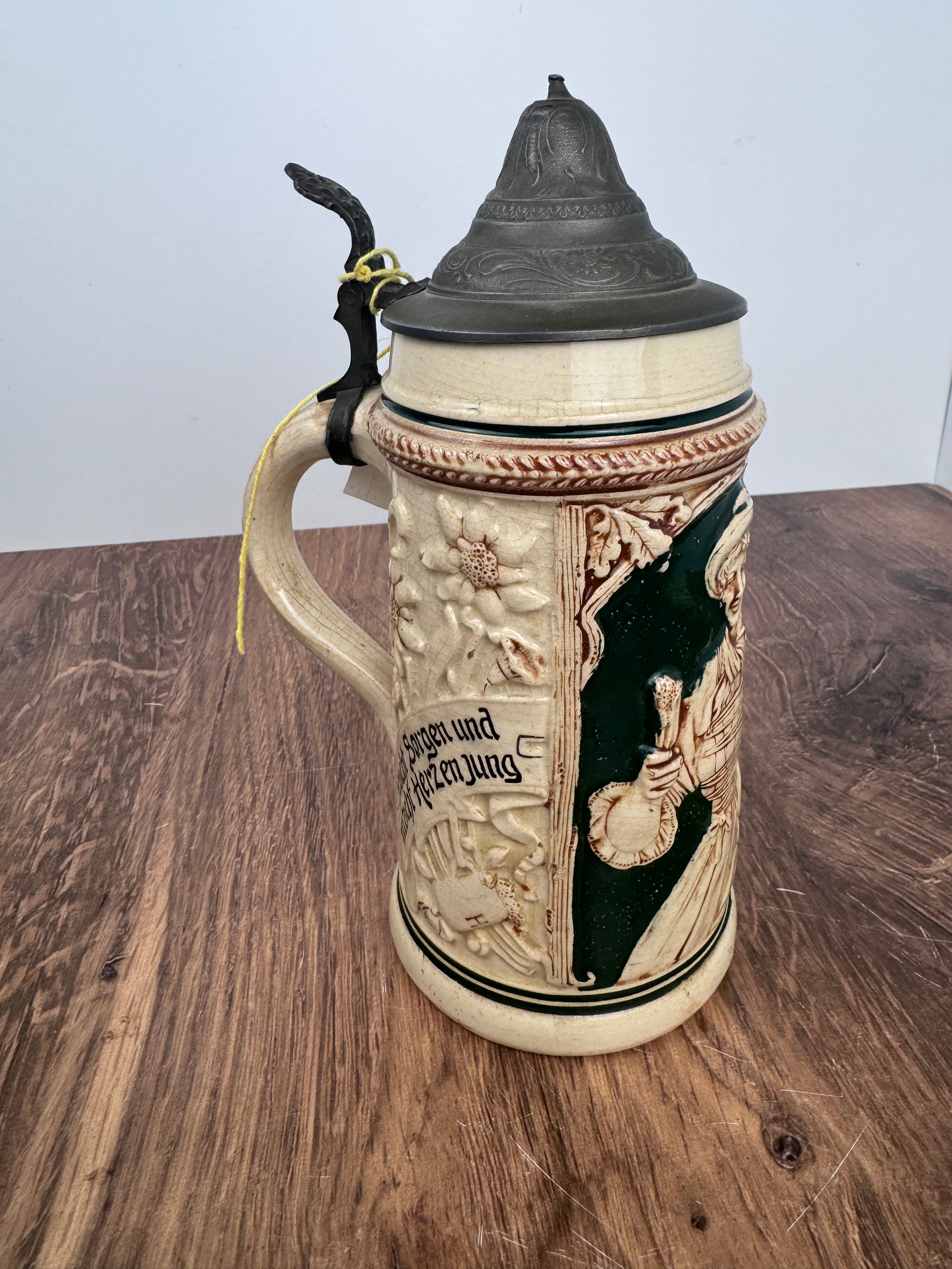 Vintage Stein - Ein Frischer Trunk in Froher Stund (Damaged)