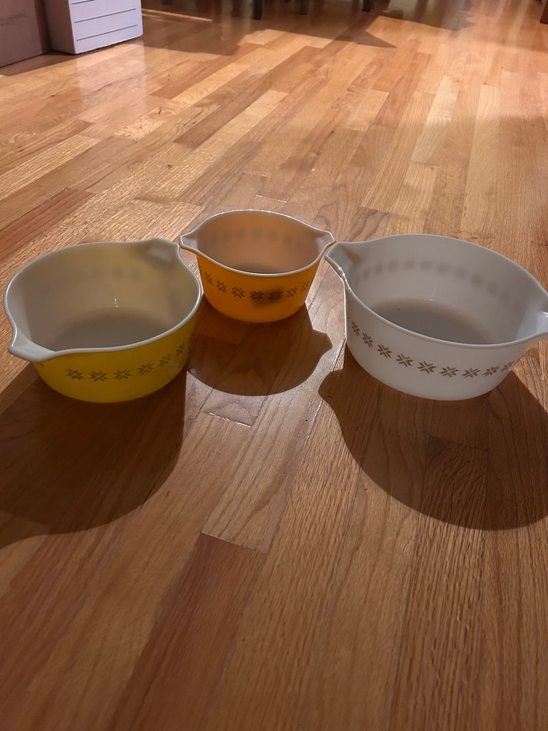Vintage Pyrex Town and Country Colored Dishes (set of 3) by 722 - Vintage Novelties