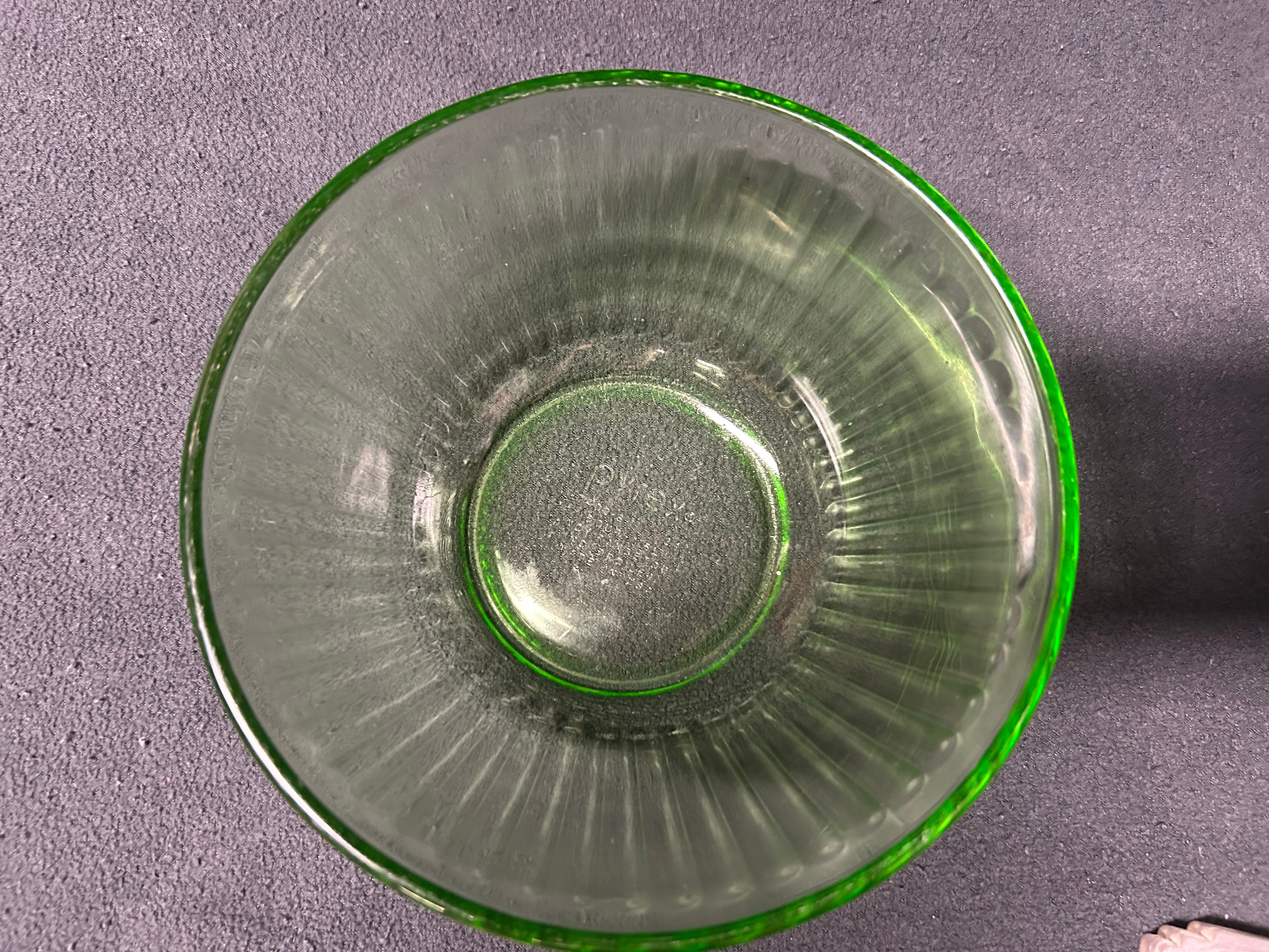 Green Pyrex 1.5 L bowl