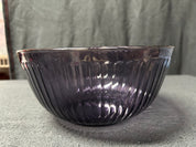 Purple Pyrex 2.5 L bowl