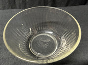 Clear ridged 1.5 L Pyrex bowl