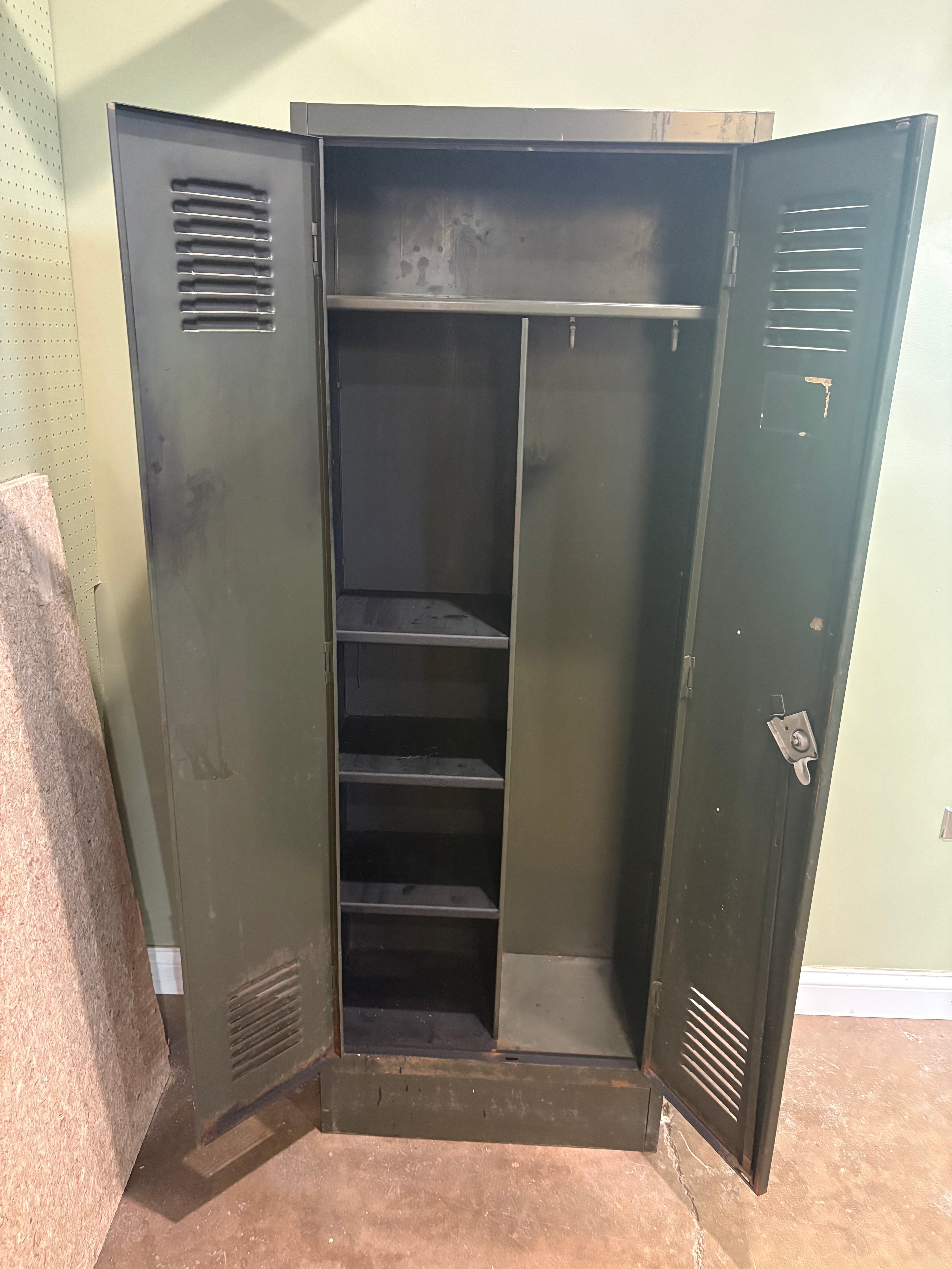 Vintage 2 Door Locker Unit