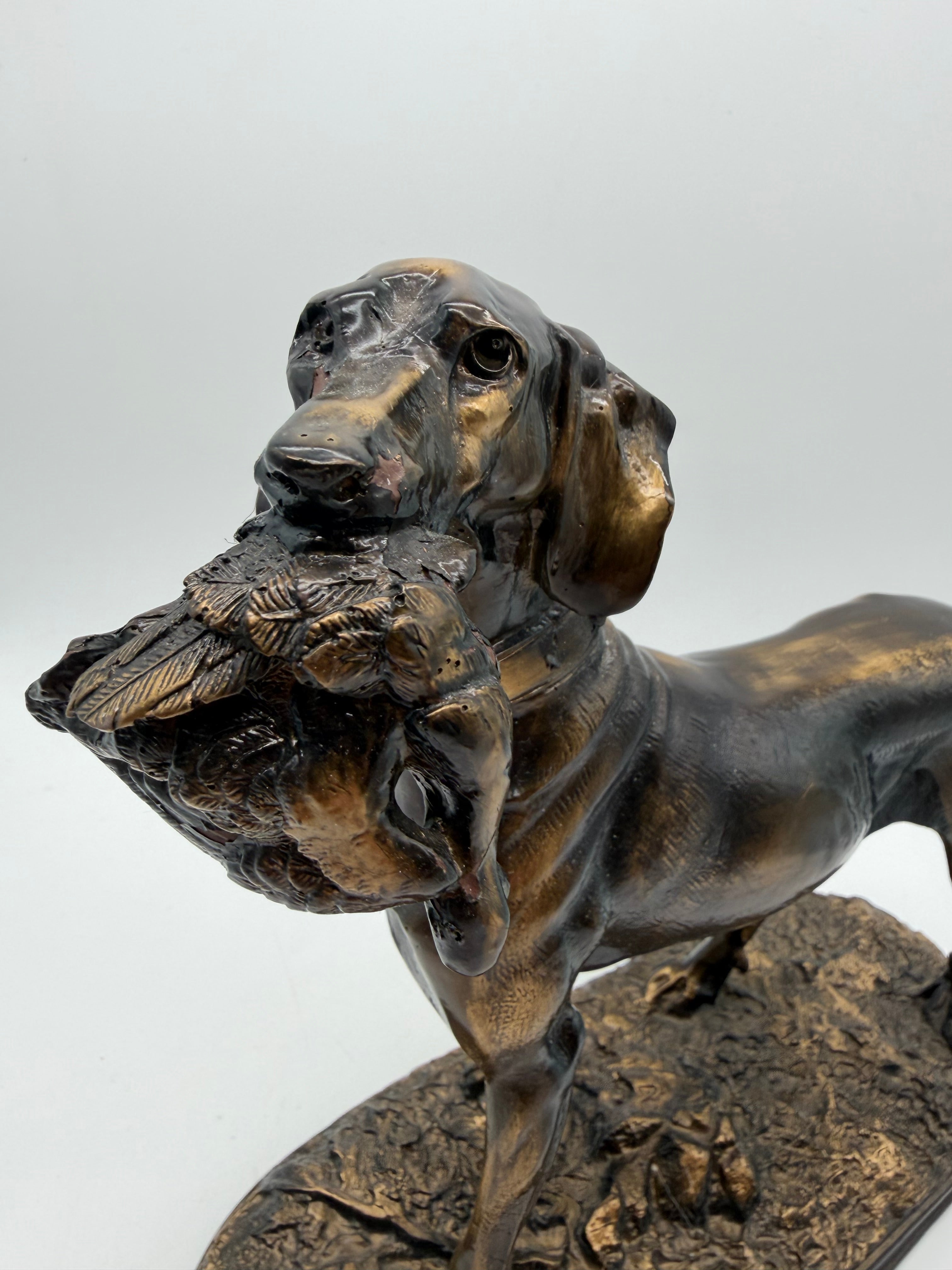 11” Gun dog, Pointer with bird, bronze resin ENGLAND by Thomas Blakemore