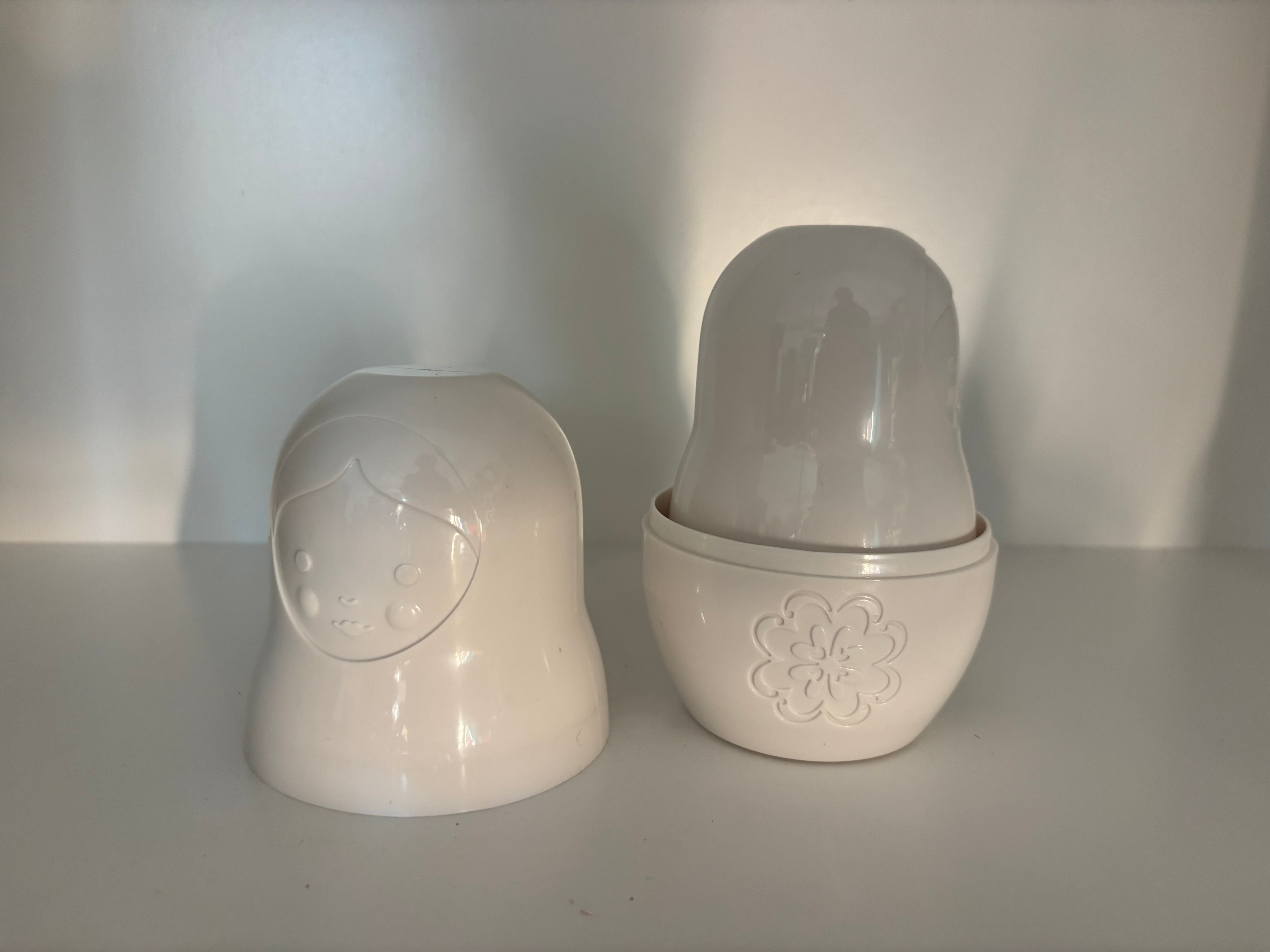 Nesting measuring cups
