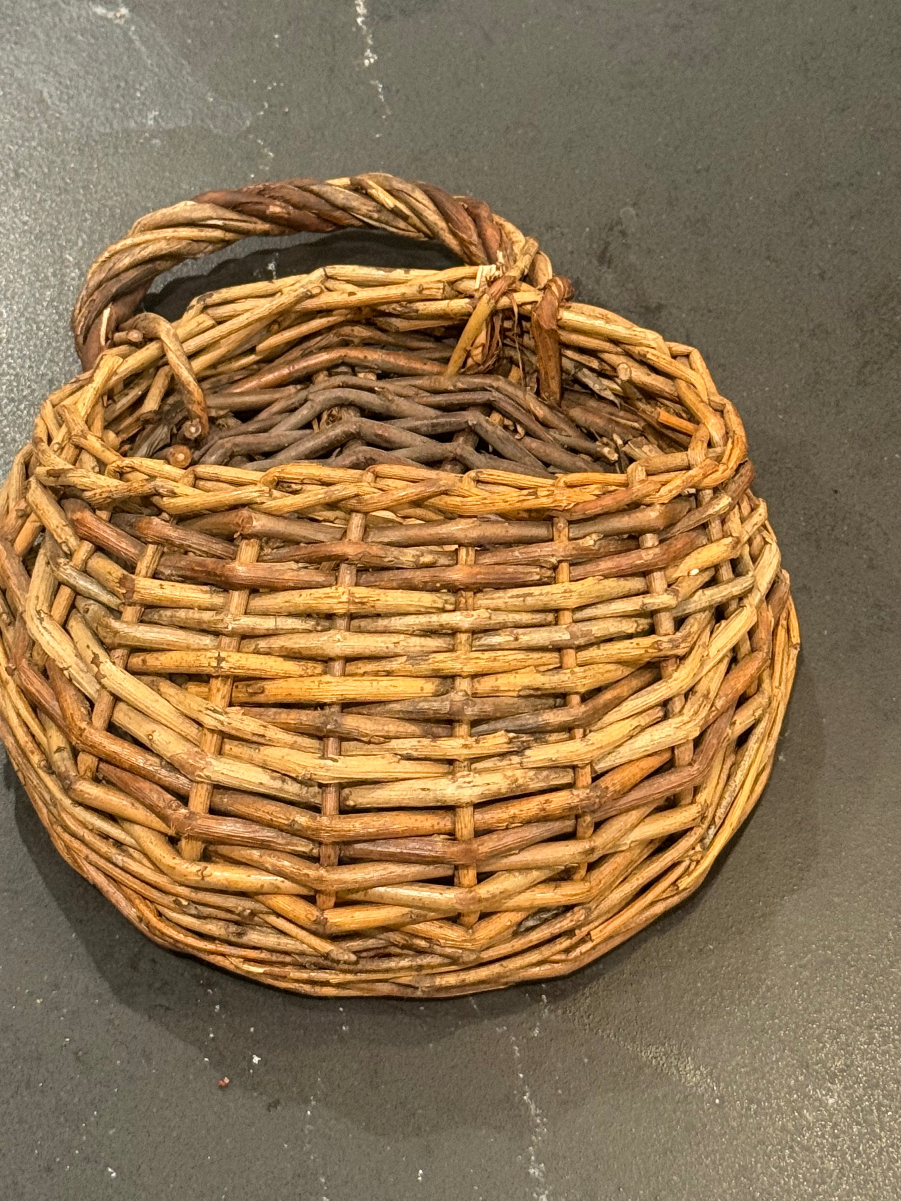 VTG wall pocket basket