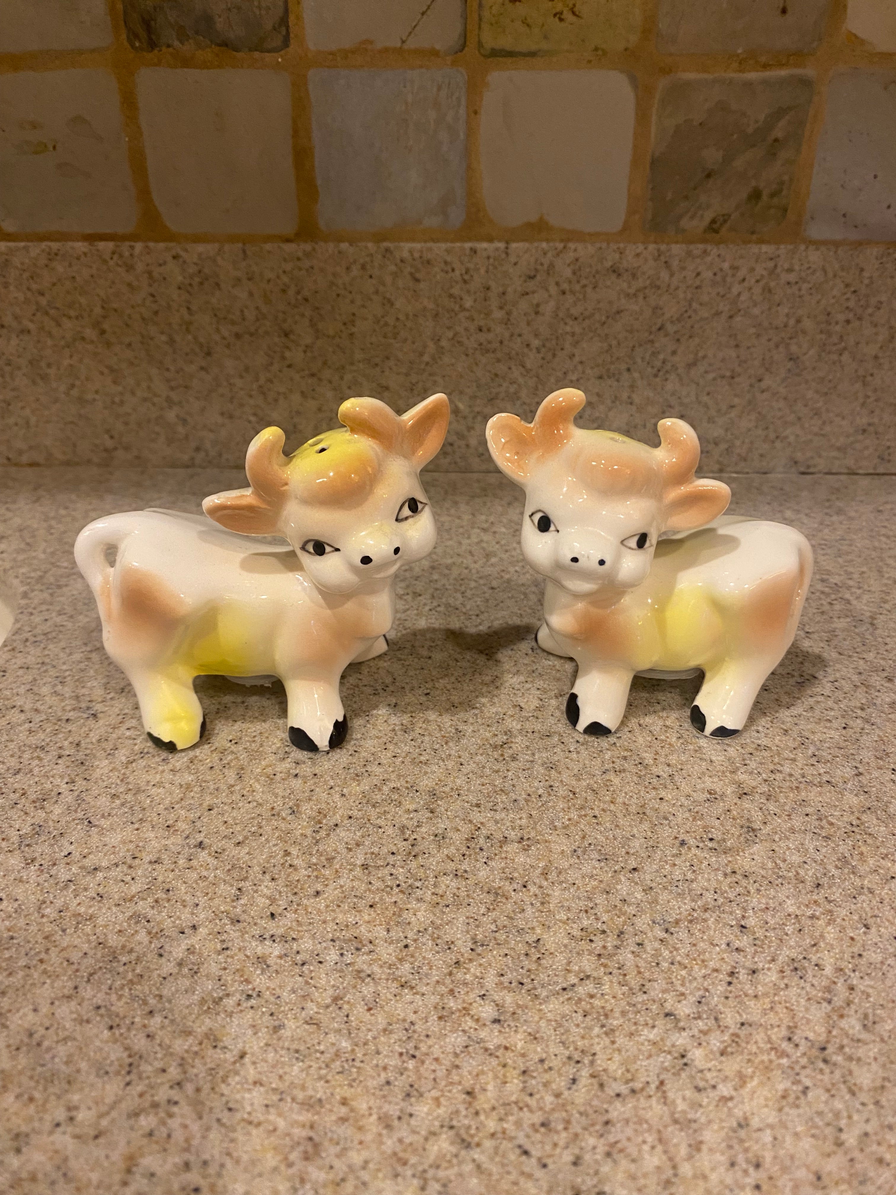 Vtg Cow Ceramic Salt and Pepper Shakers