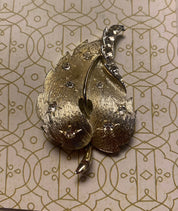 Vtg Lisner Rhinestone Textured Silver Toned Leaf Brooch