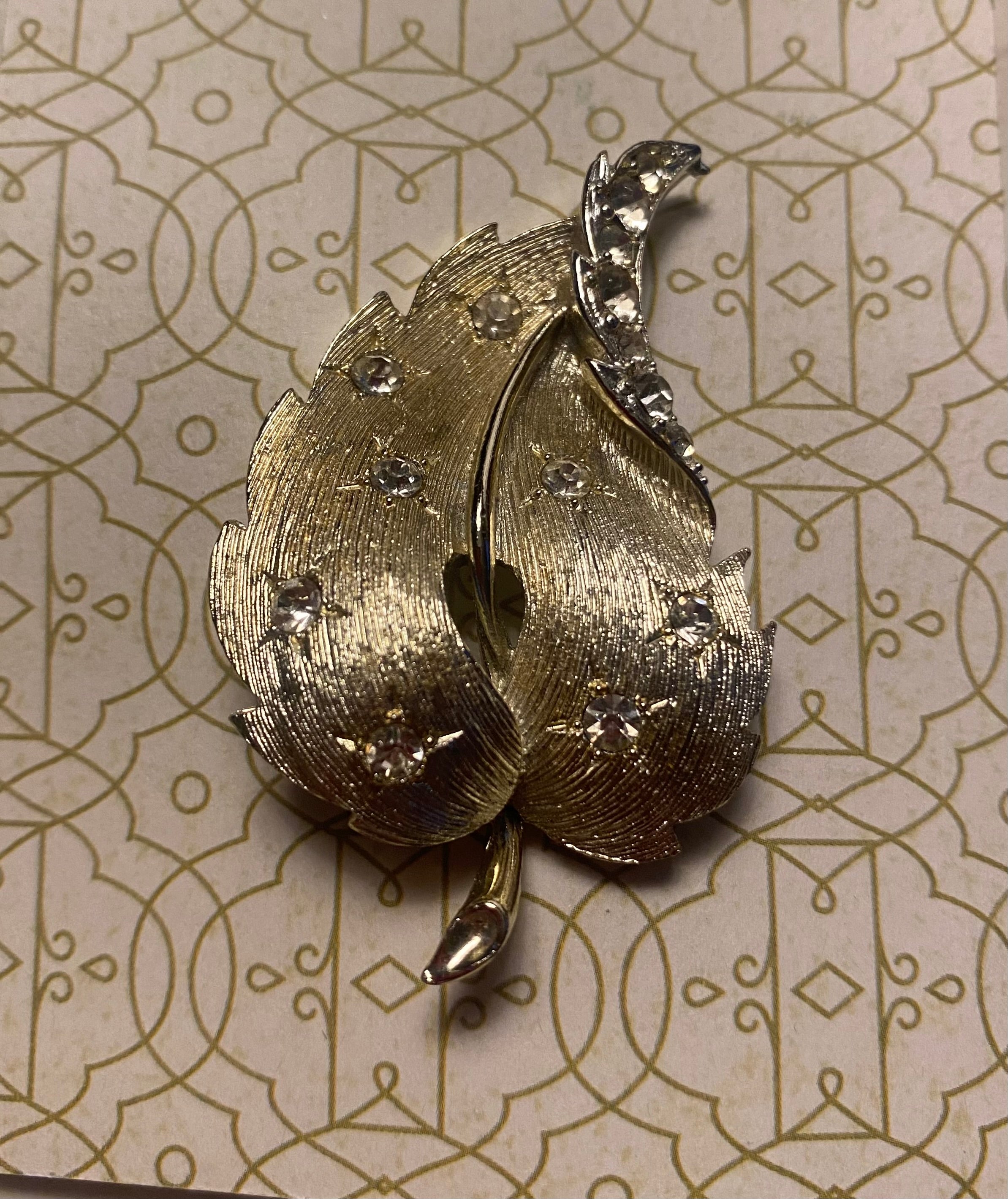Vtg Lisner Rhinestone Textured Silver Toned Leaf Brooch