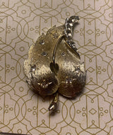 Vtg Lisner Rhinestone Textured Silver Toned Leaf Brooch