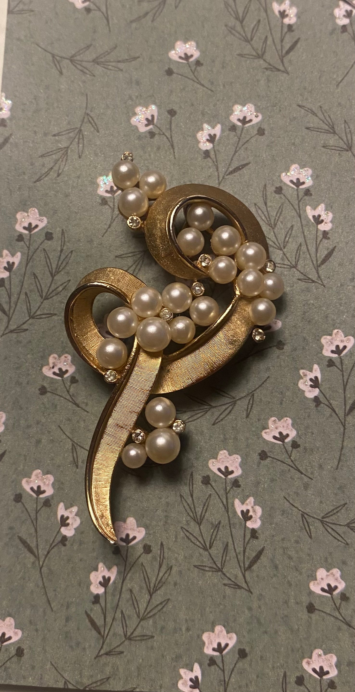 Vtg Crown Trafari Gold and Pearl Swirl Brooch