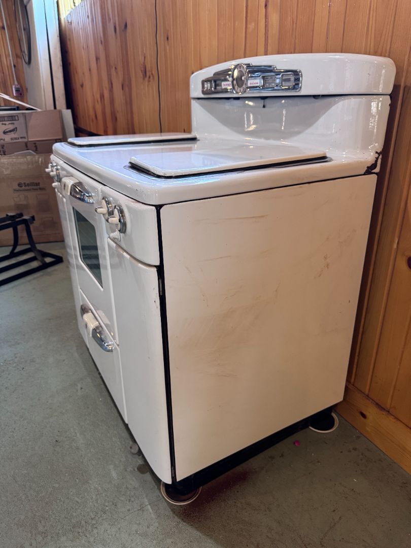 Vintage 1952 Tappan Deluxe Gas Stove