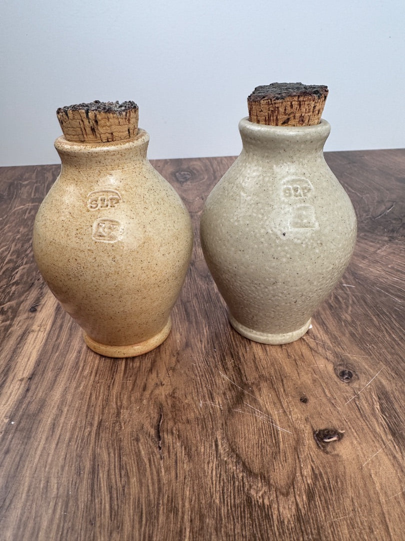 Vintage Pfaltzgraft Yorktowne Stoneware Salt & Pepper Shaker Set