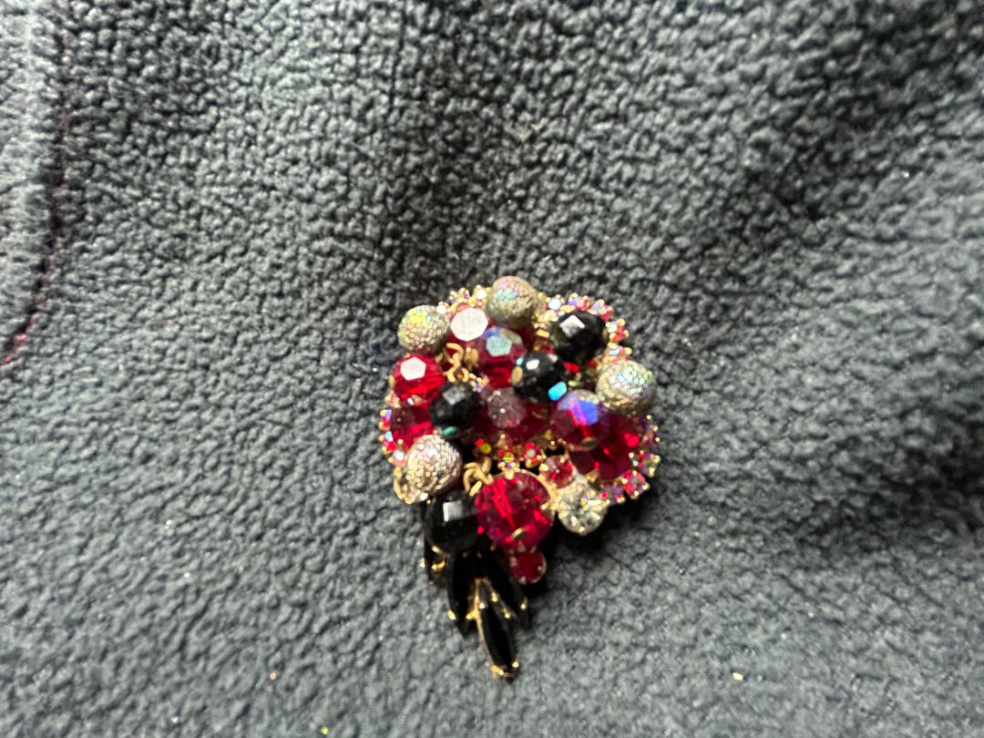 Red&black w/metal balls brooch