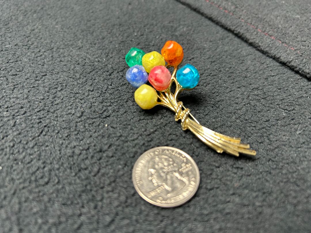 7 balloon stones pin