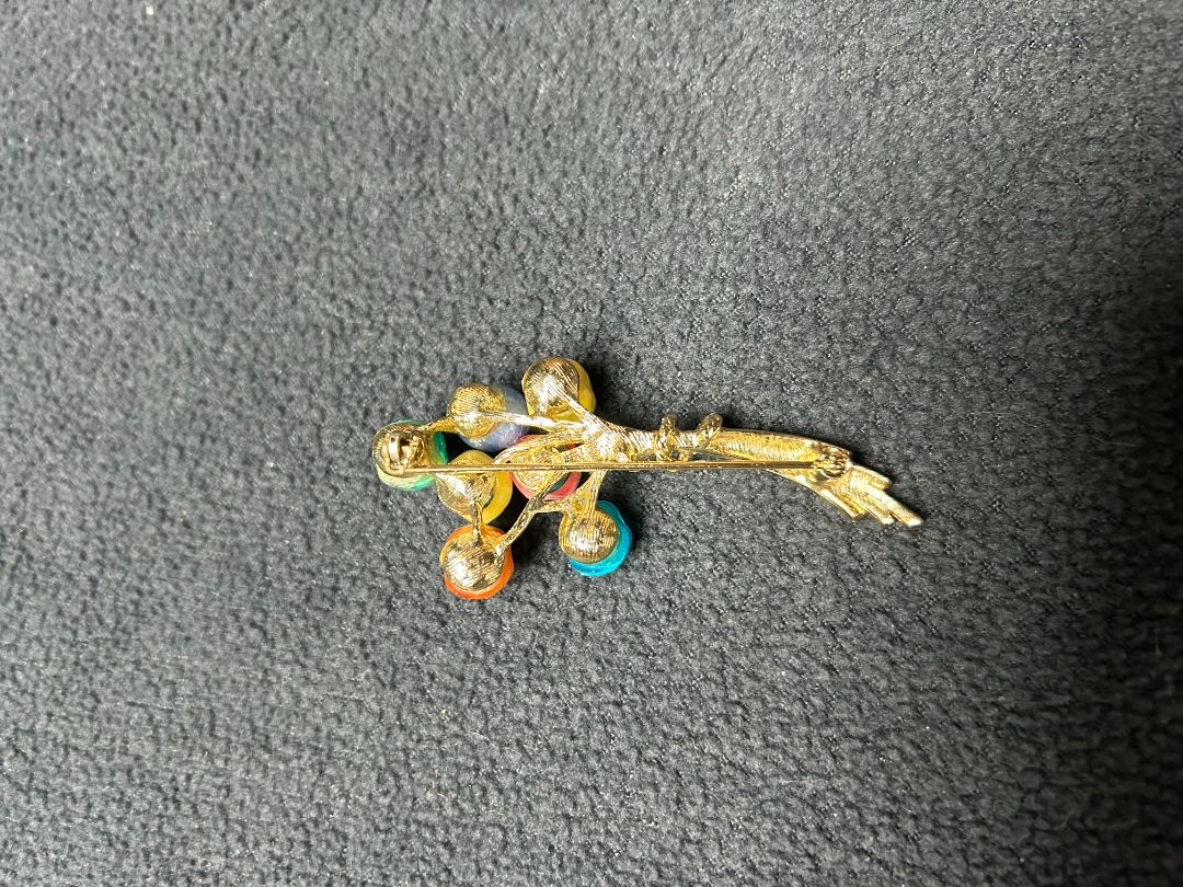 7 balloon stones pin