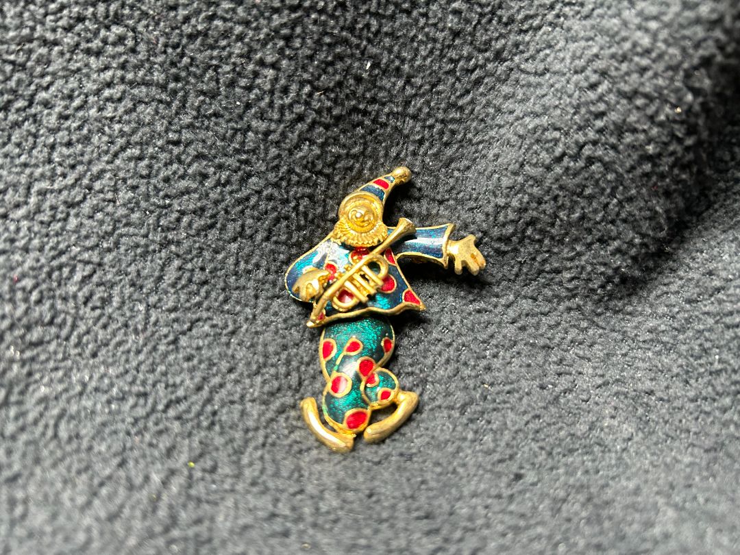 Red/green jester pin