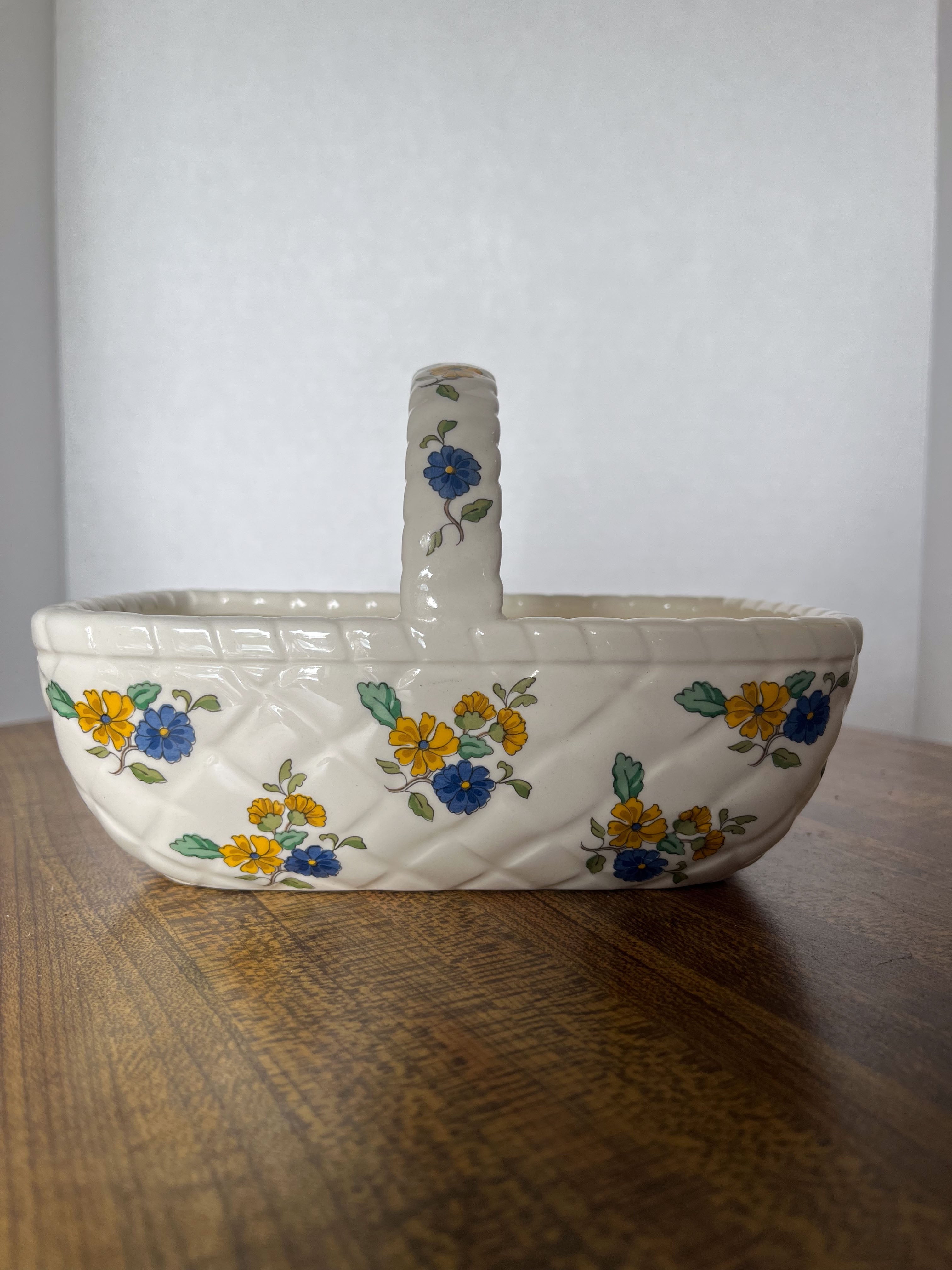 Elizabeth Arden Ceramic Basket