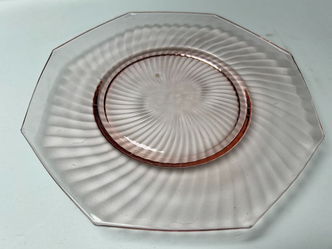 Pink swirled lines med. plate