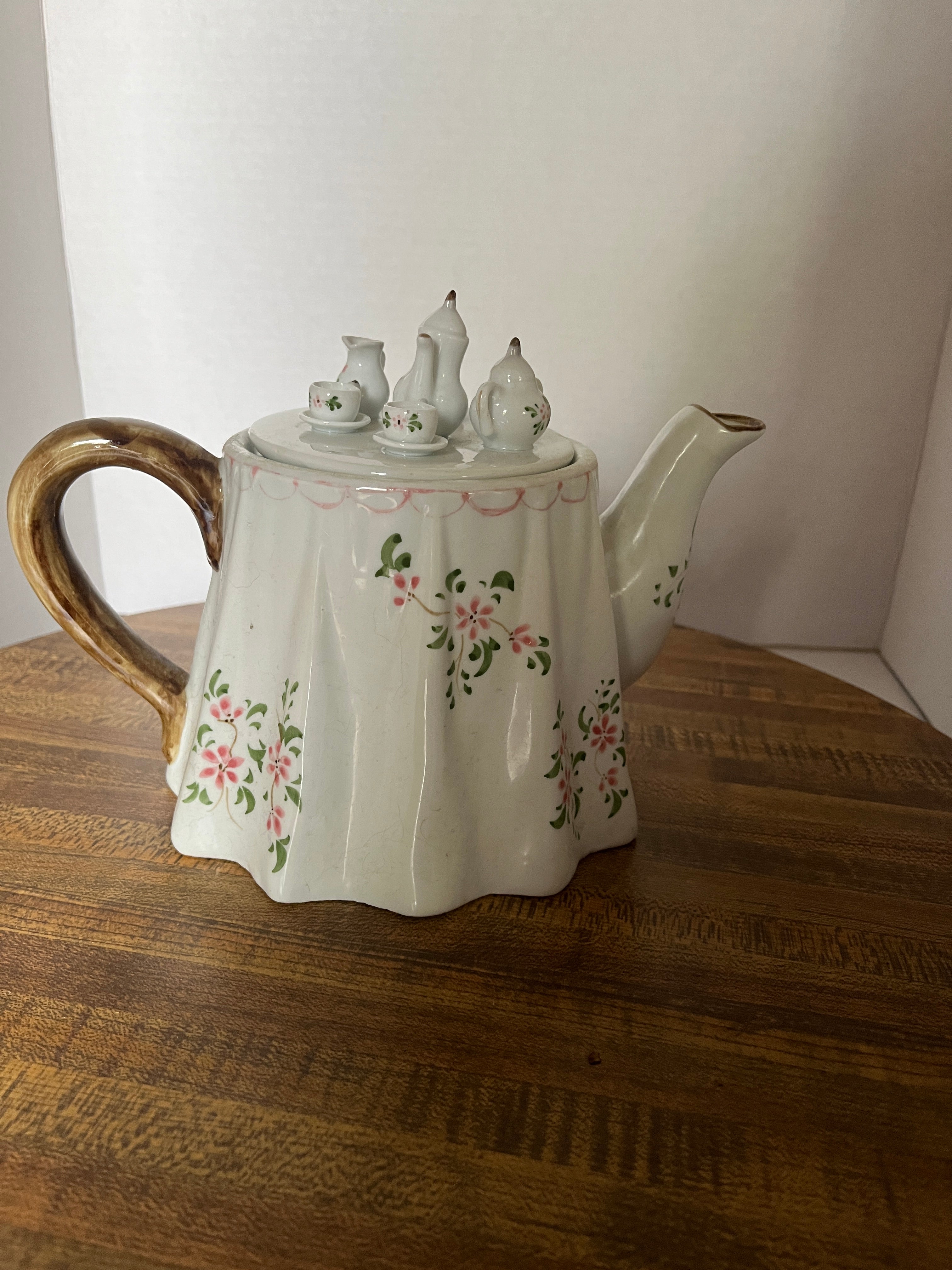 Tea Party Lidded Teapot