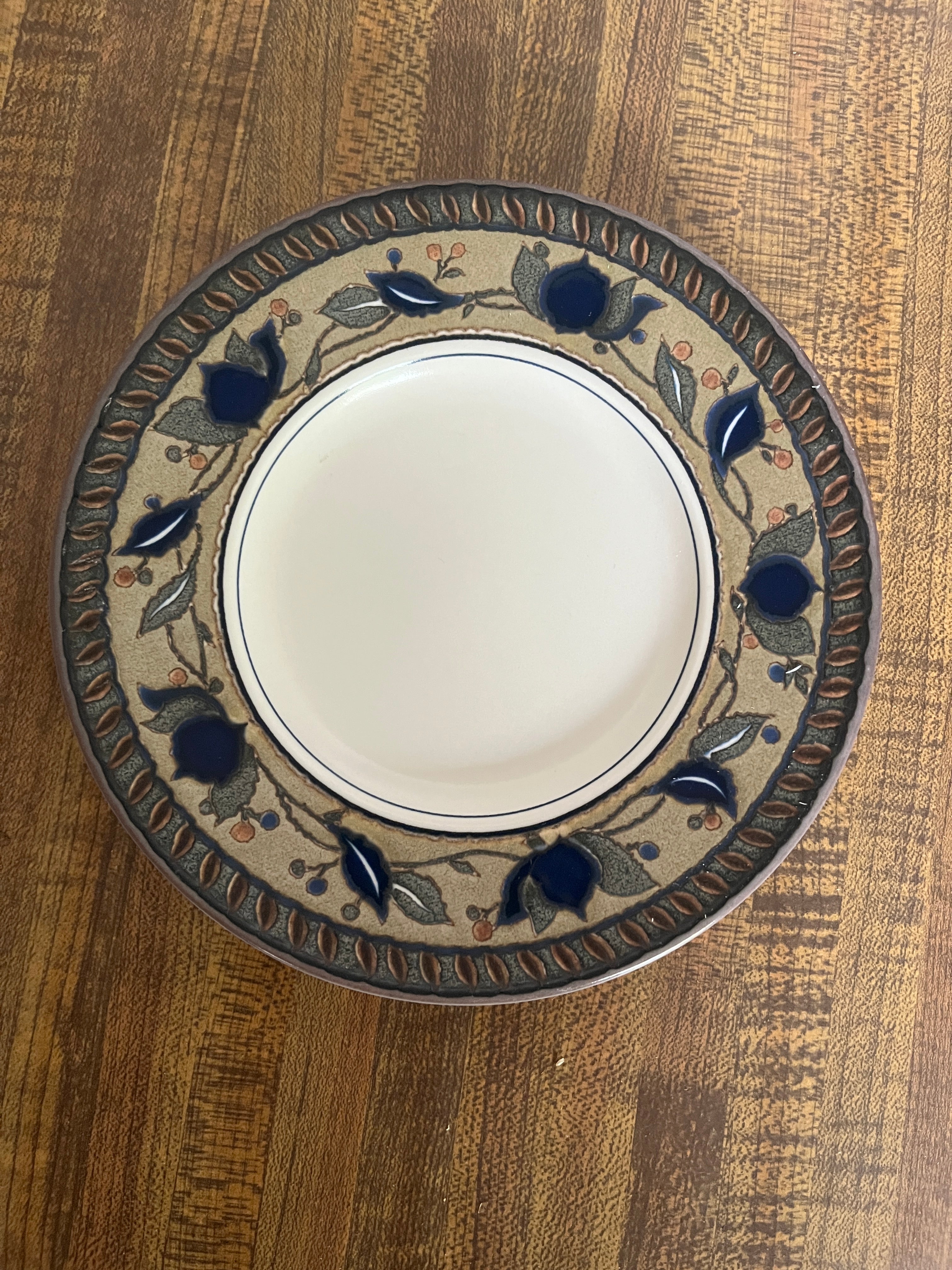 Mikasa Arabella Stoneware Plate