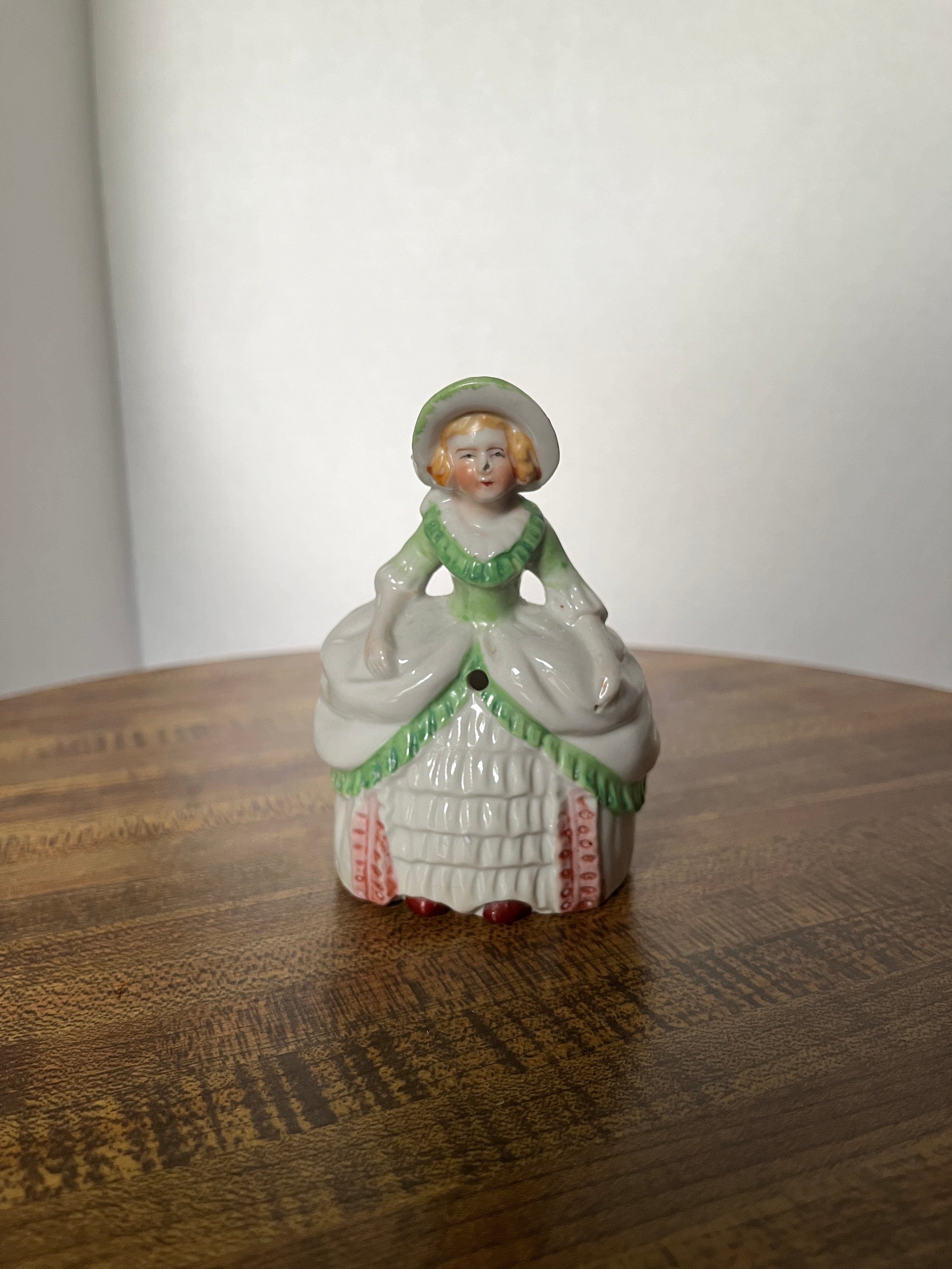 Ceramic Lady Planter "Lorriane"