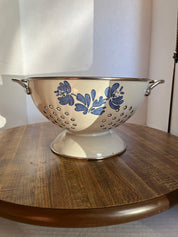 Pfaltzgraff Yorketowne  White Metal Enamel Colander