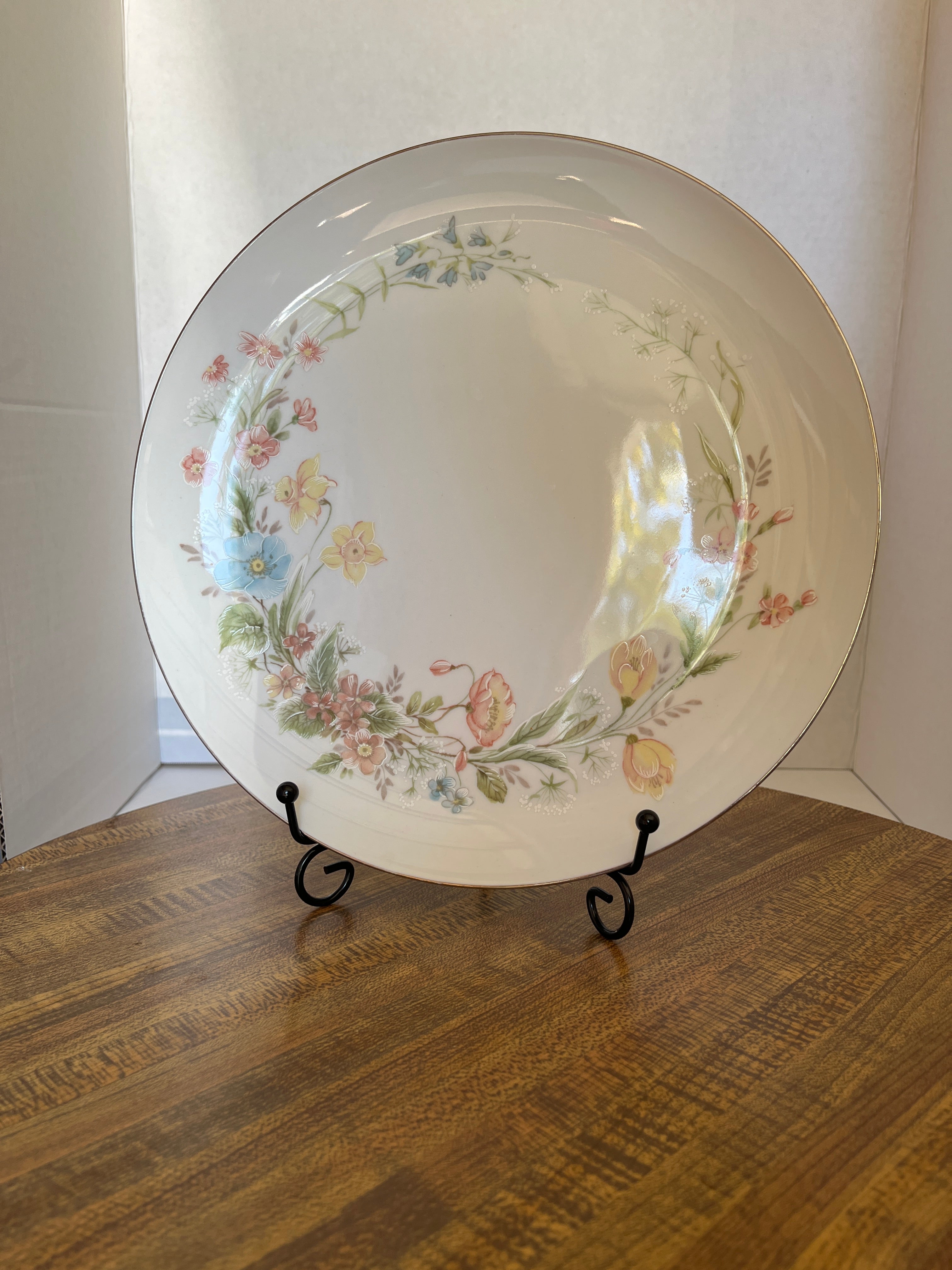 Premiere Fine China Berkshire Plate