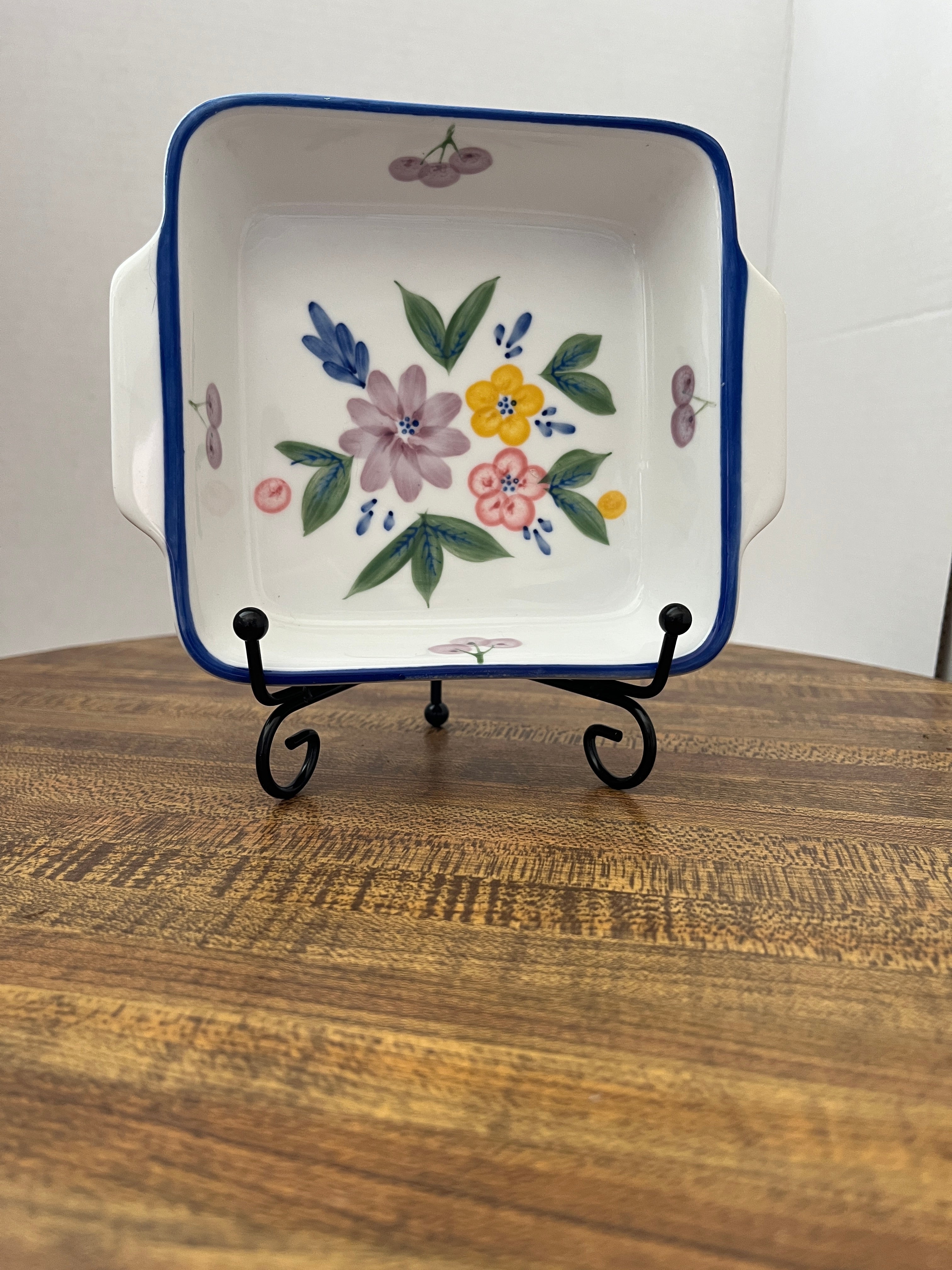 Lillian Vernon Medium Casserole Dish