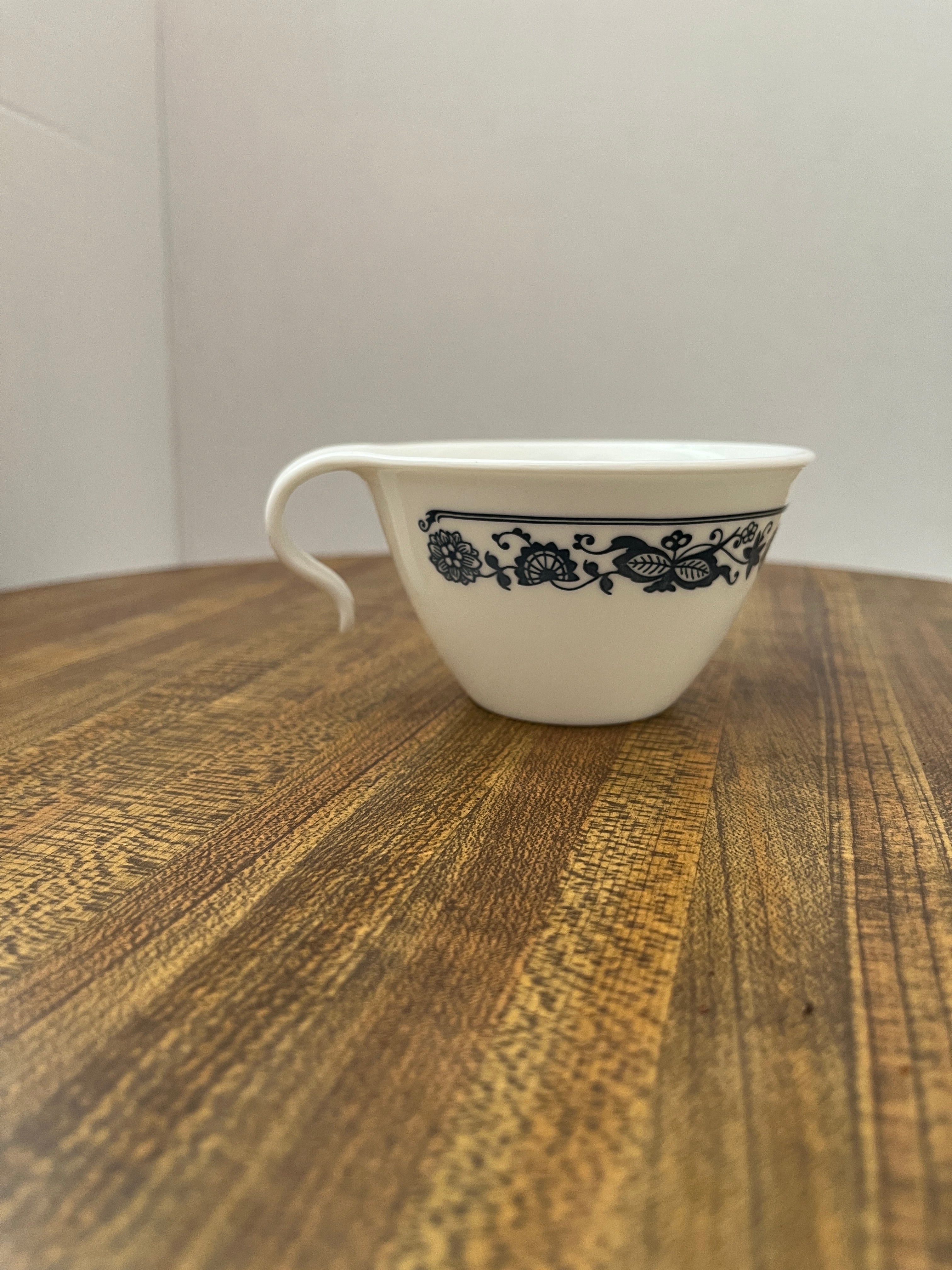 Corelle Old Town Blue Onion Tea Coffee Cup Hook Handle