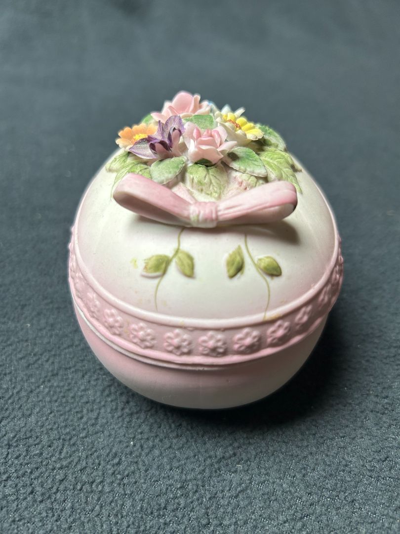Pink with sunflower egg-shaped box