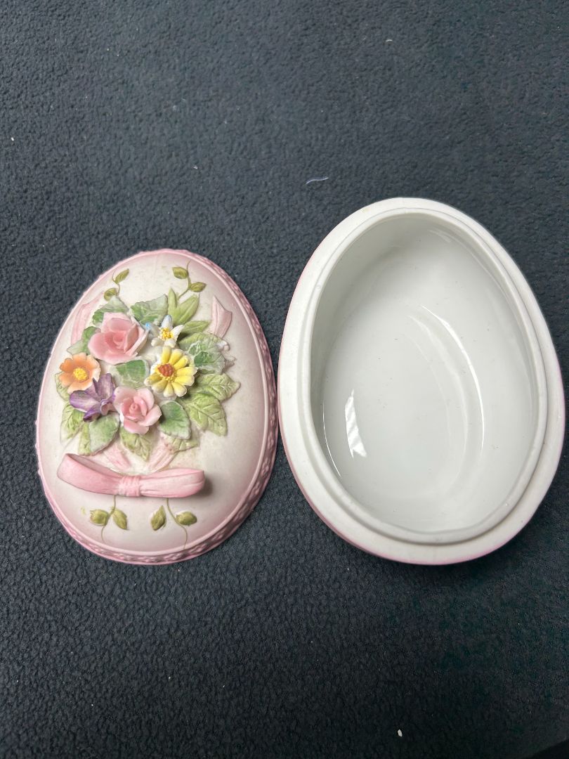 Pink with sunflower egg-shaped box
