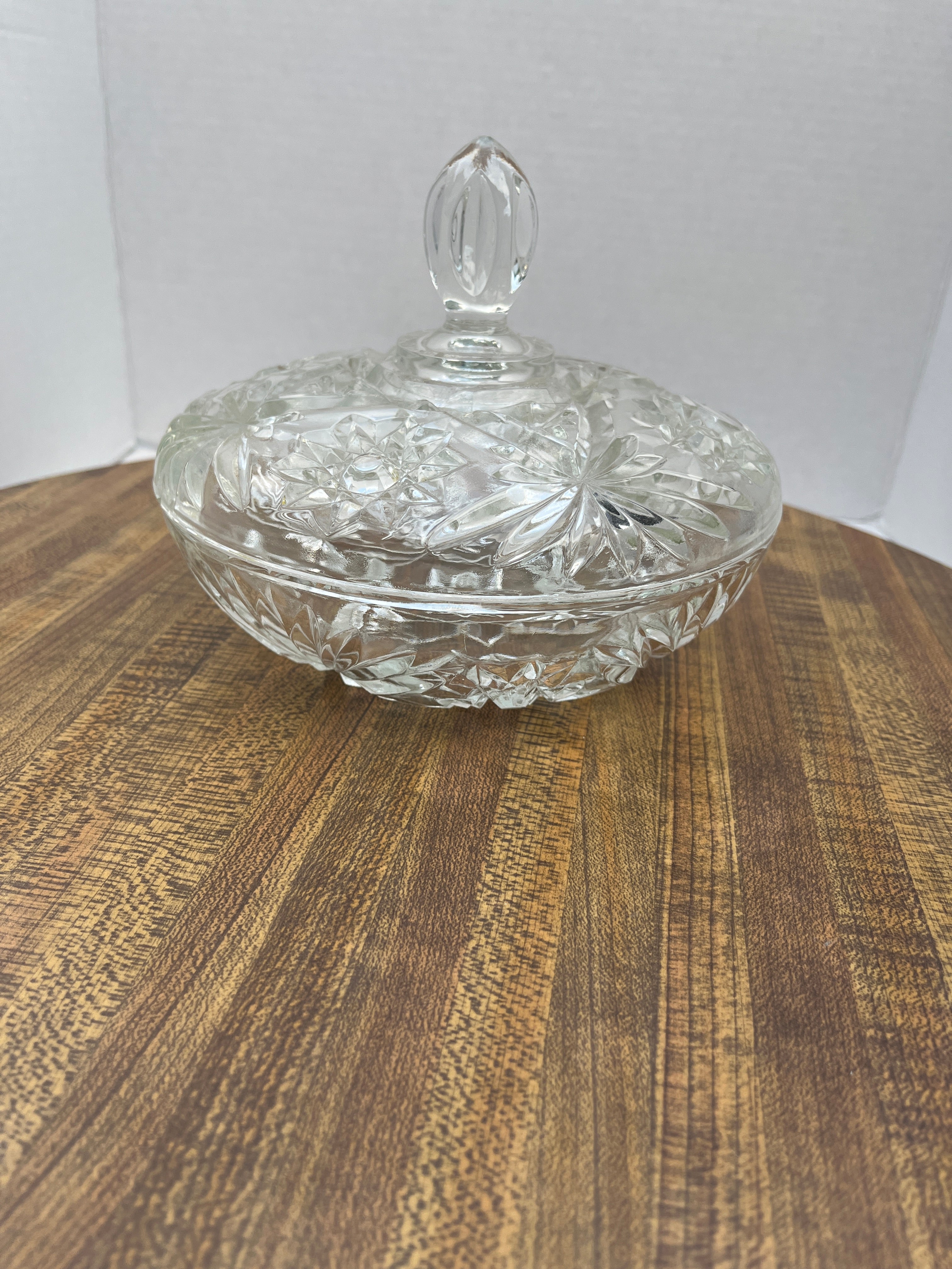 Anchor Hocking Early American Presscut Covered Candy Dish
