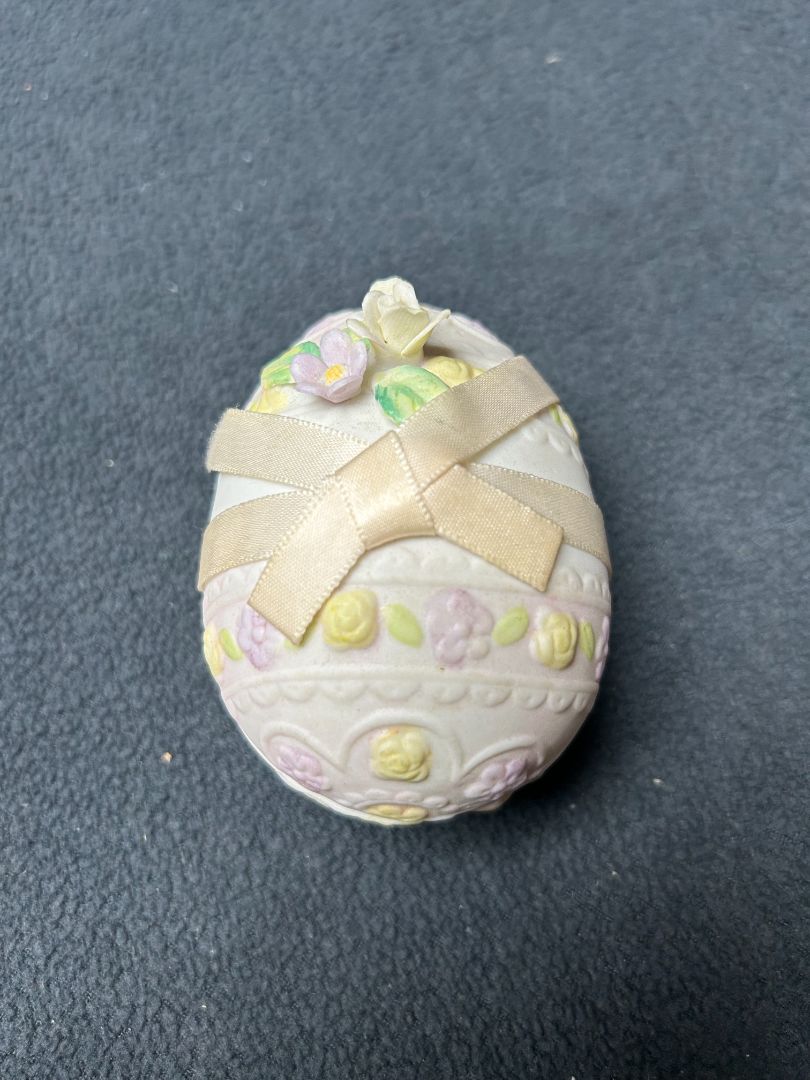 Enesco-Peach ribbon egg