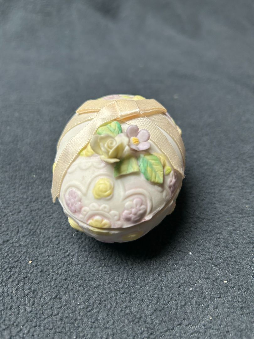 Enesco-Peach ribbon egg