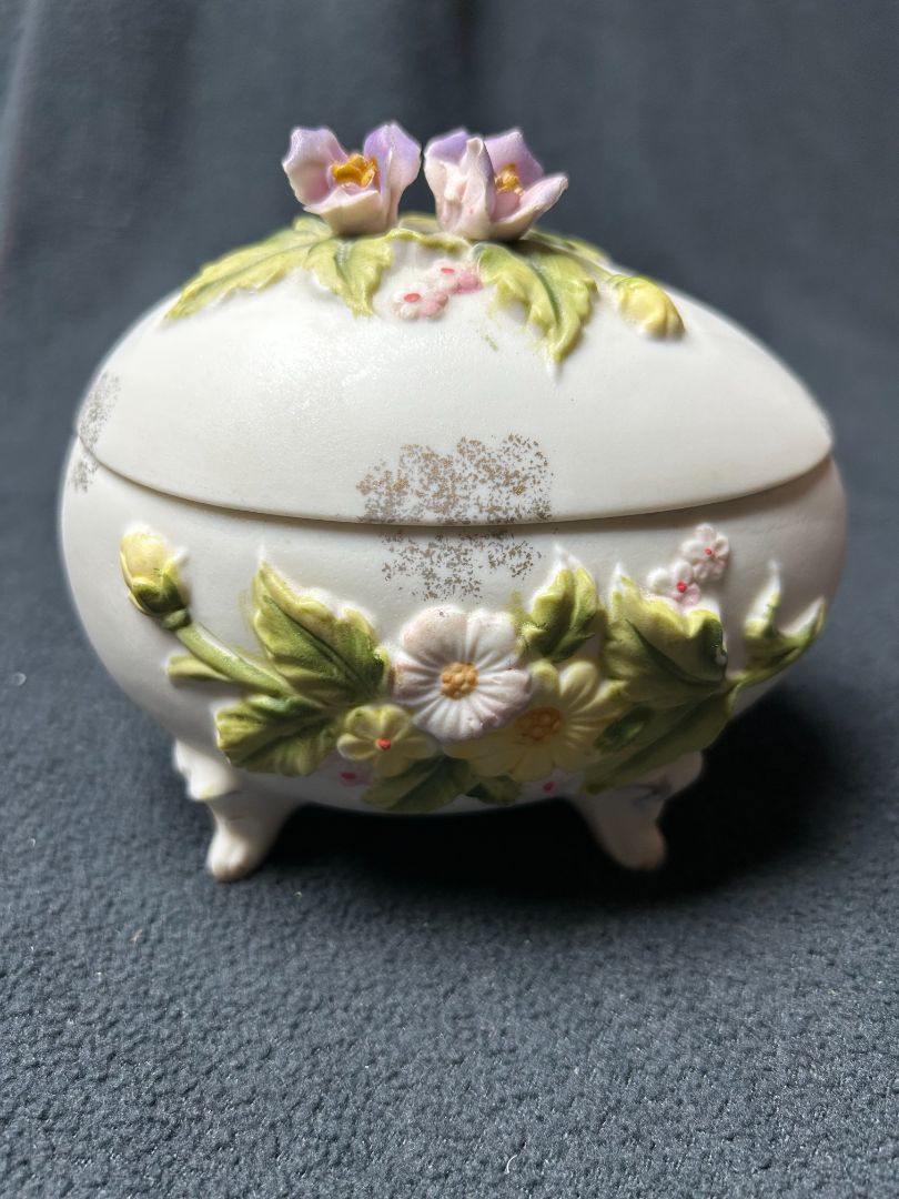 Lg. Egg with purple flowers
