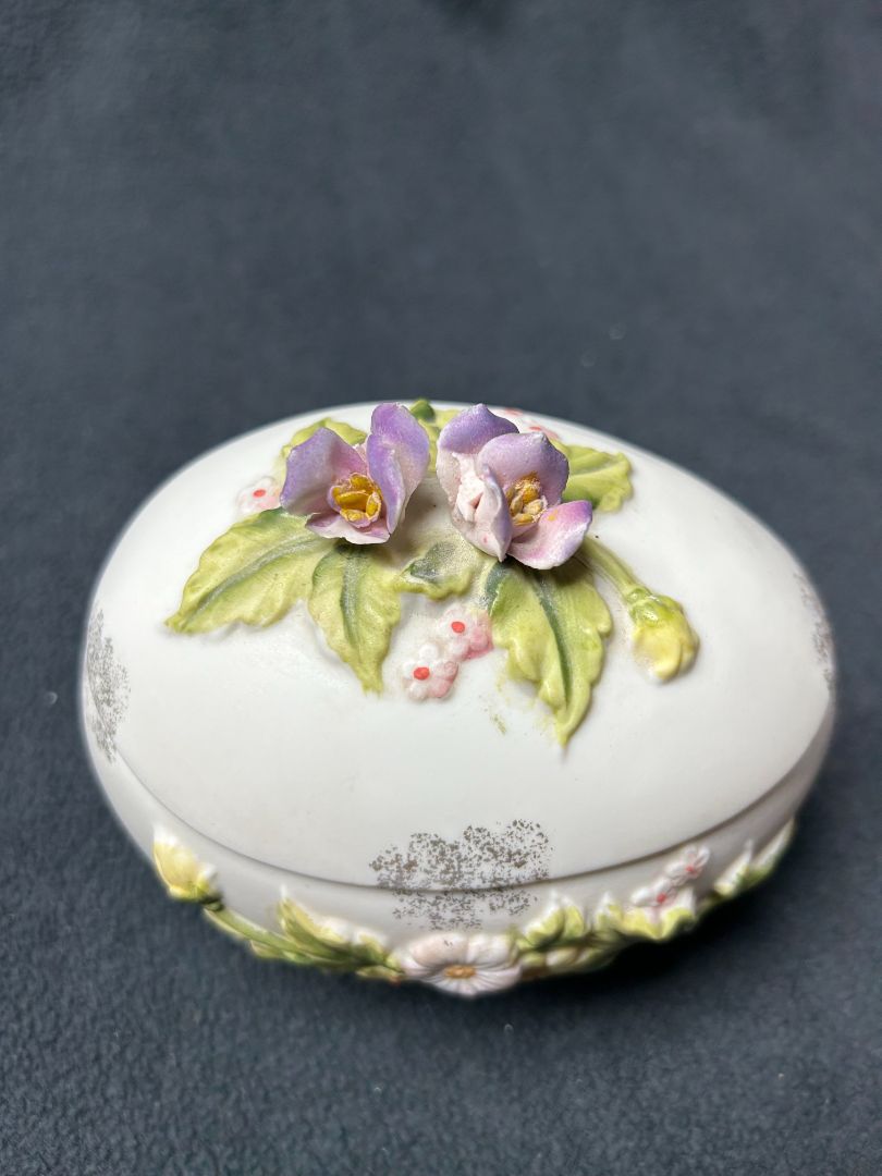 Lg. Egg with purple flowers