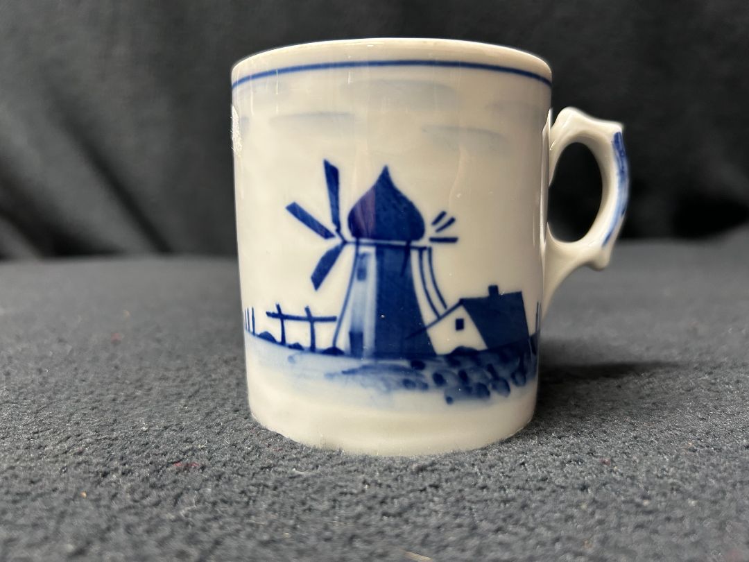 Delft coffee mug