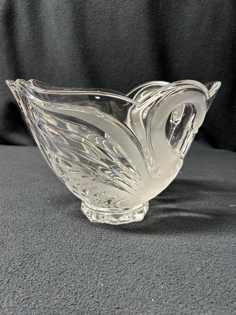 Frosted Swan Bowl