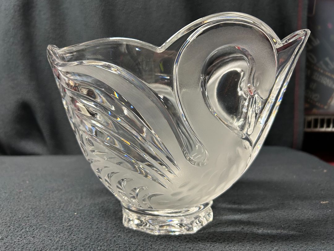 Frosted Swan Bowl