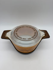 Pyrex 473 1 qt. Old orchard promotional with cradle